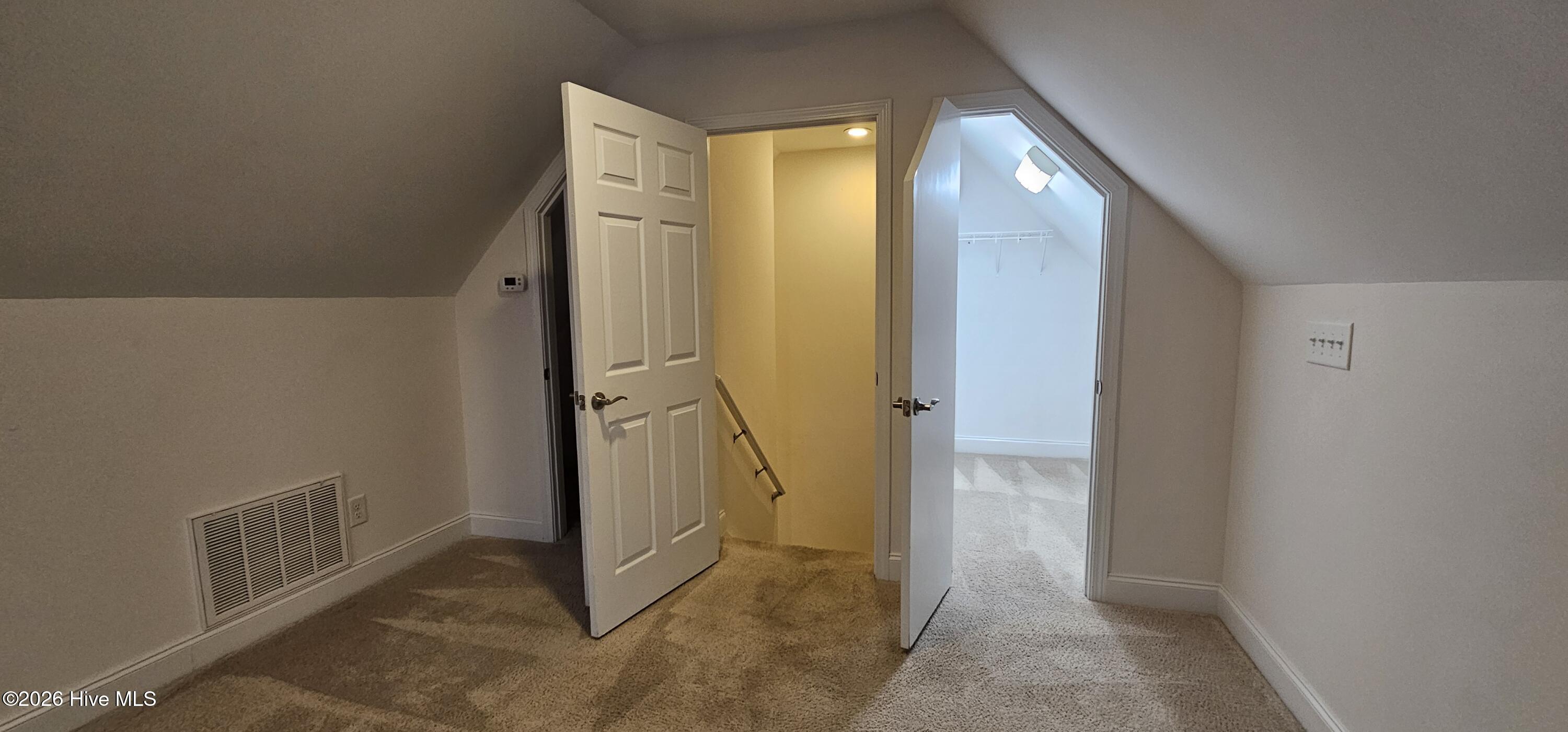 100548448 | Photo 39