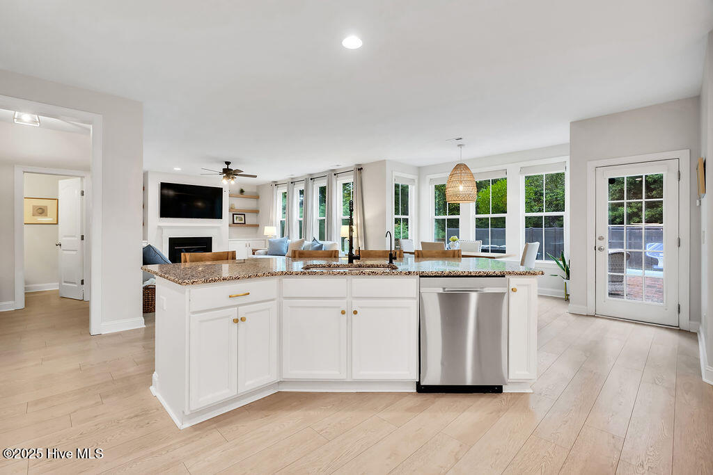 100536880 | Photo 12