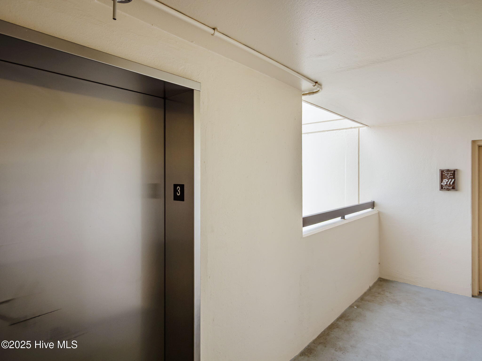 100520425 | Photo 46