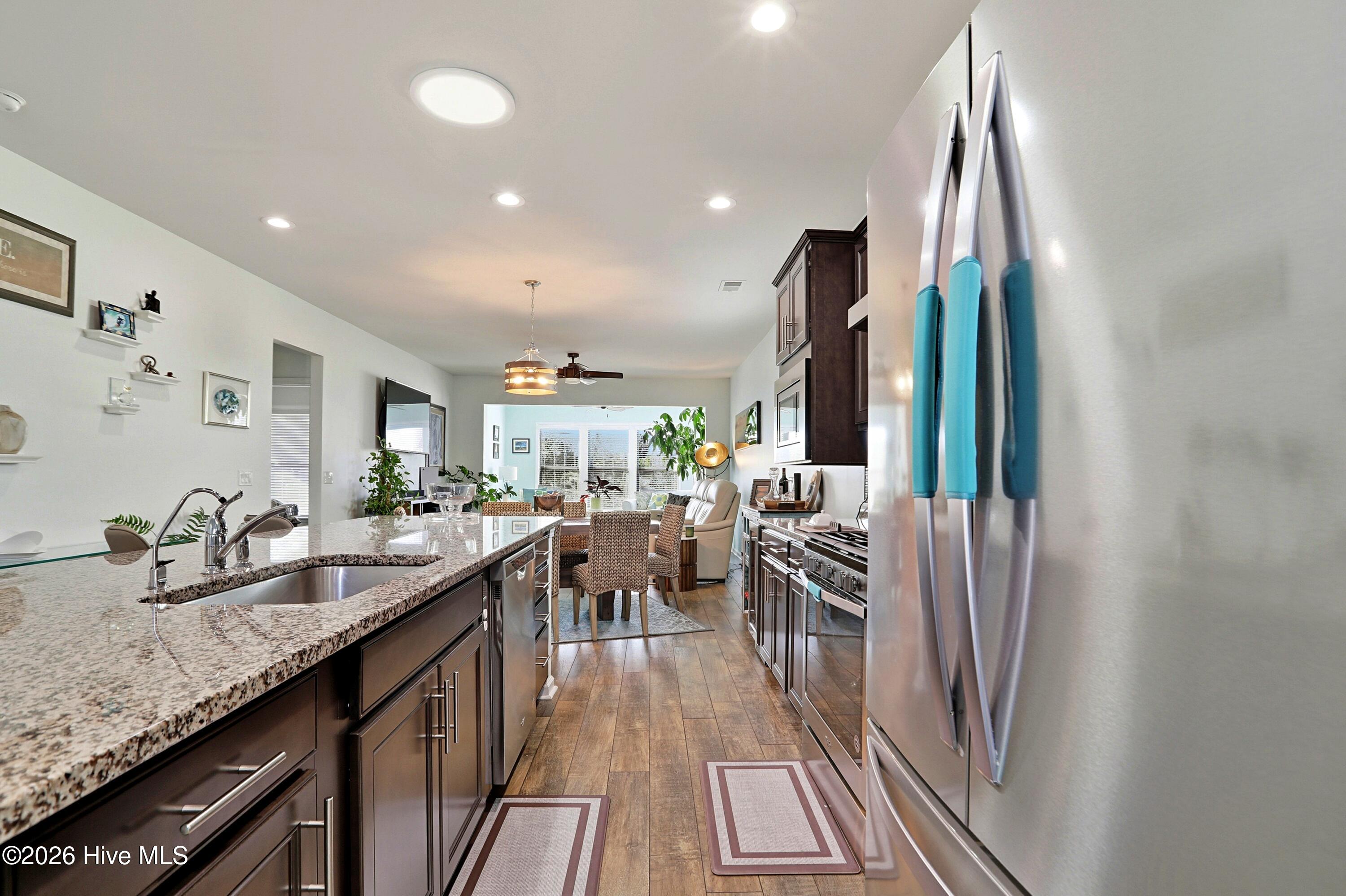 100549696 | Photo 18