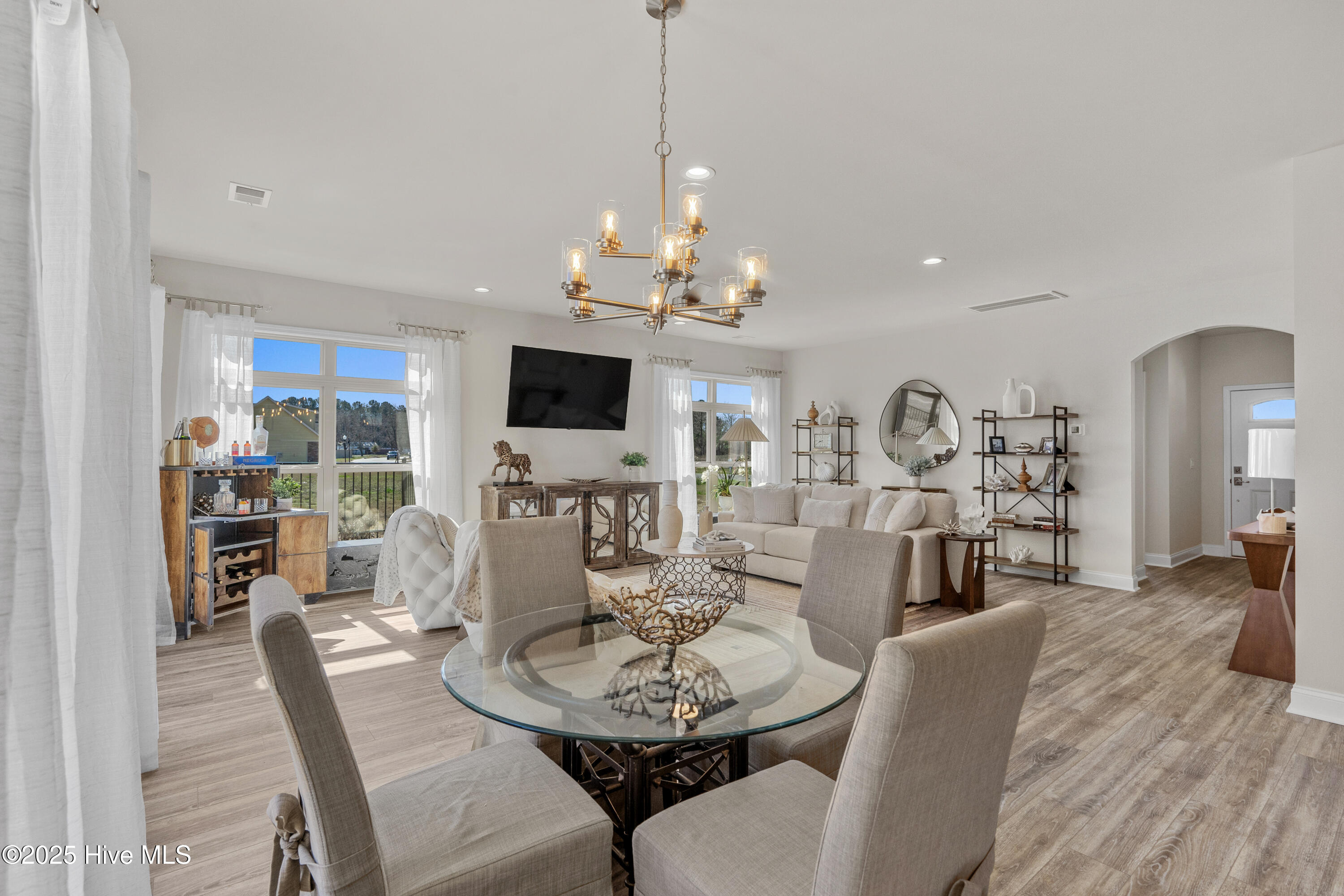 100549256 | Photo 12