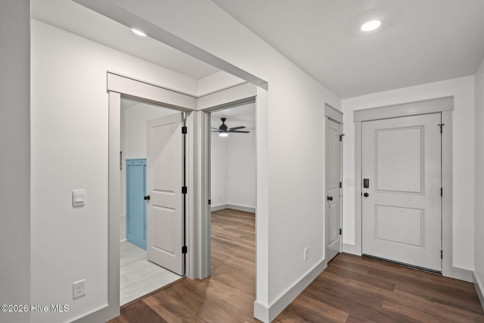 100555657 | Photo 11