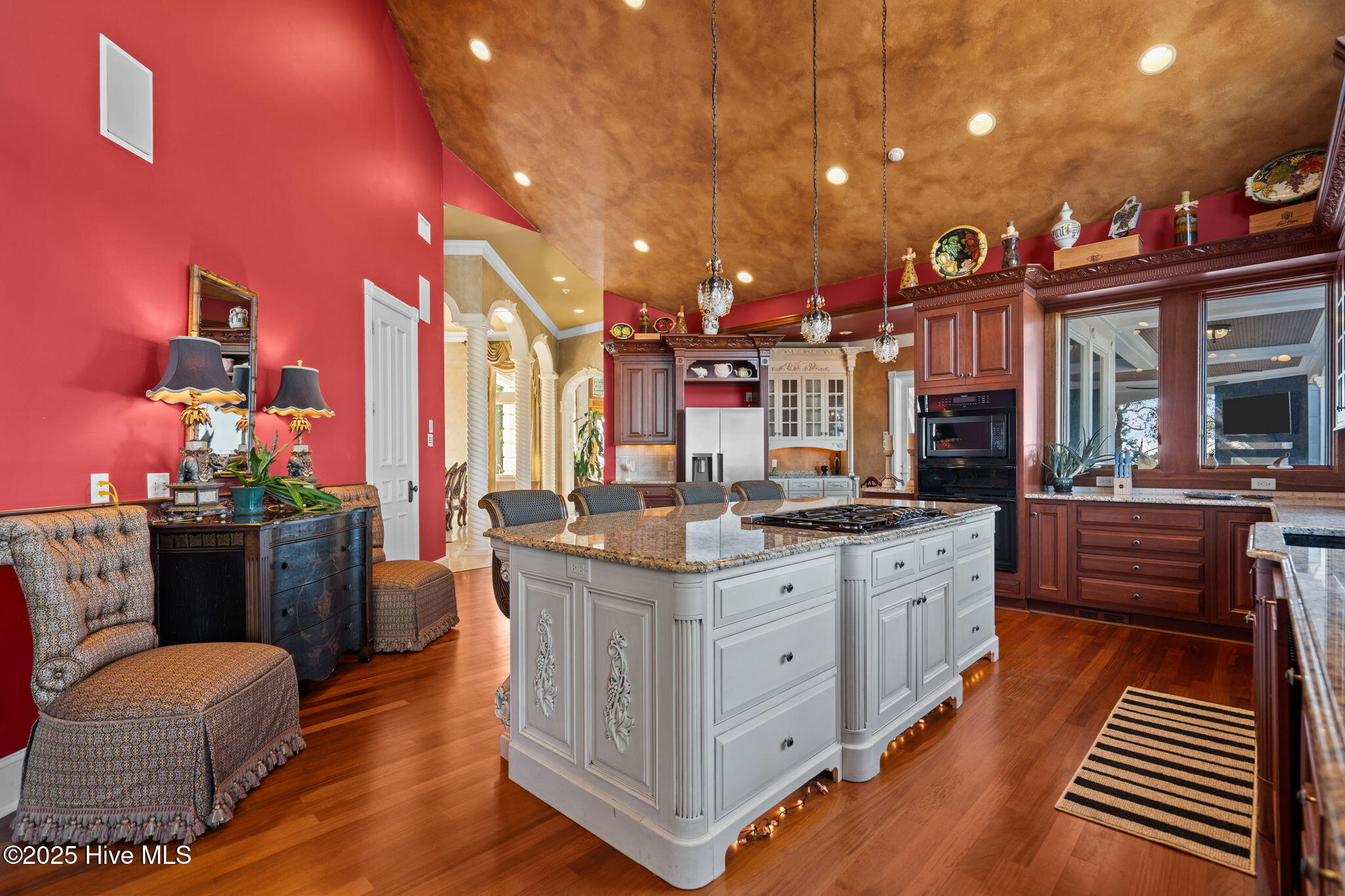 100547936 | Photo 22