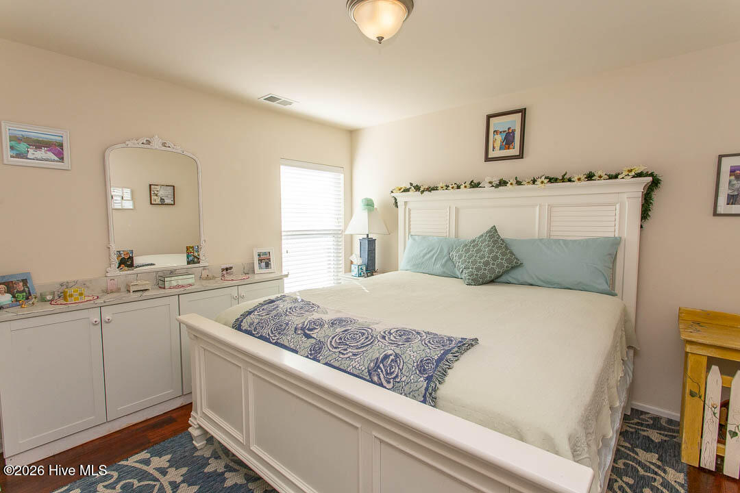 100554987 | Photo 25