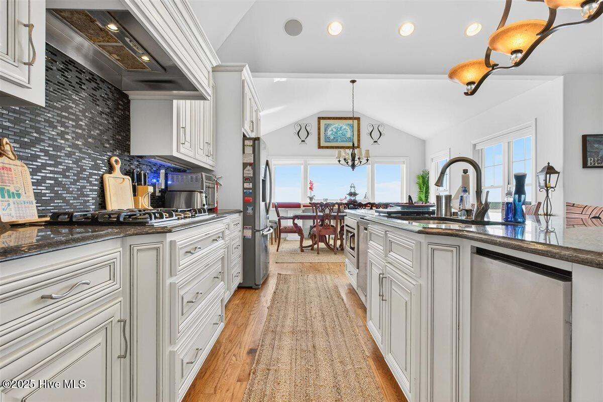 100538364 | Photo 22