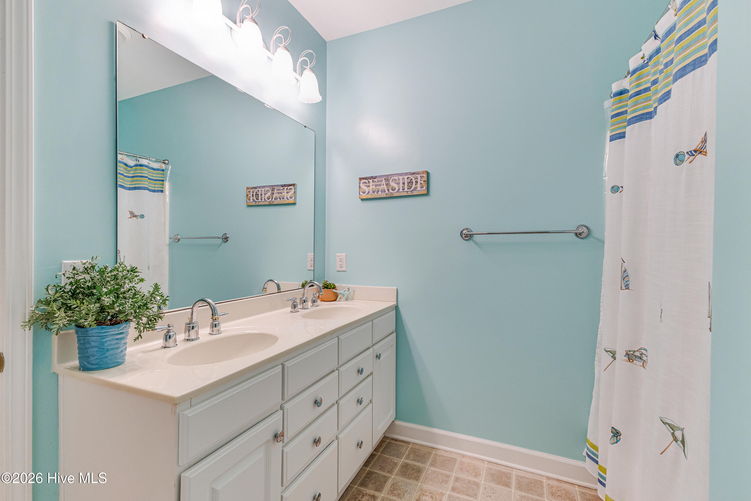 100555725 | Photo 28