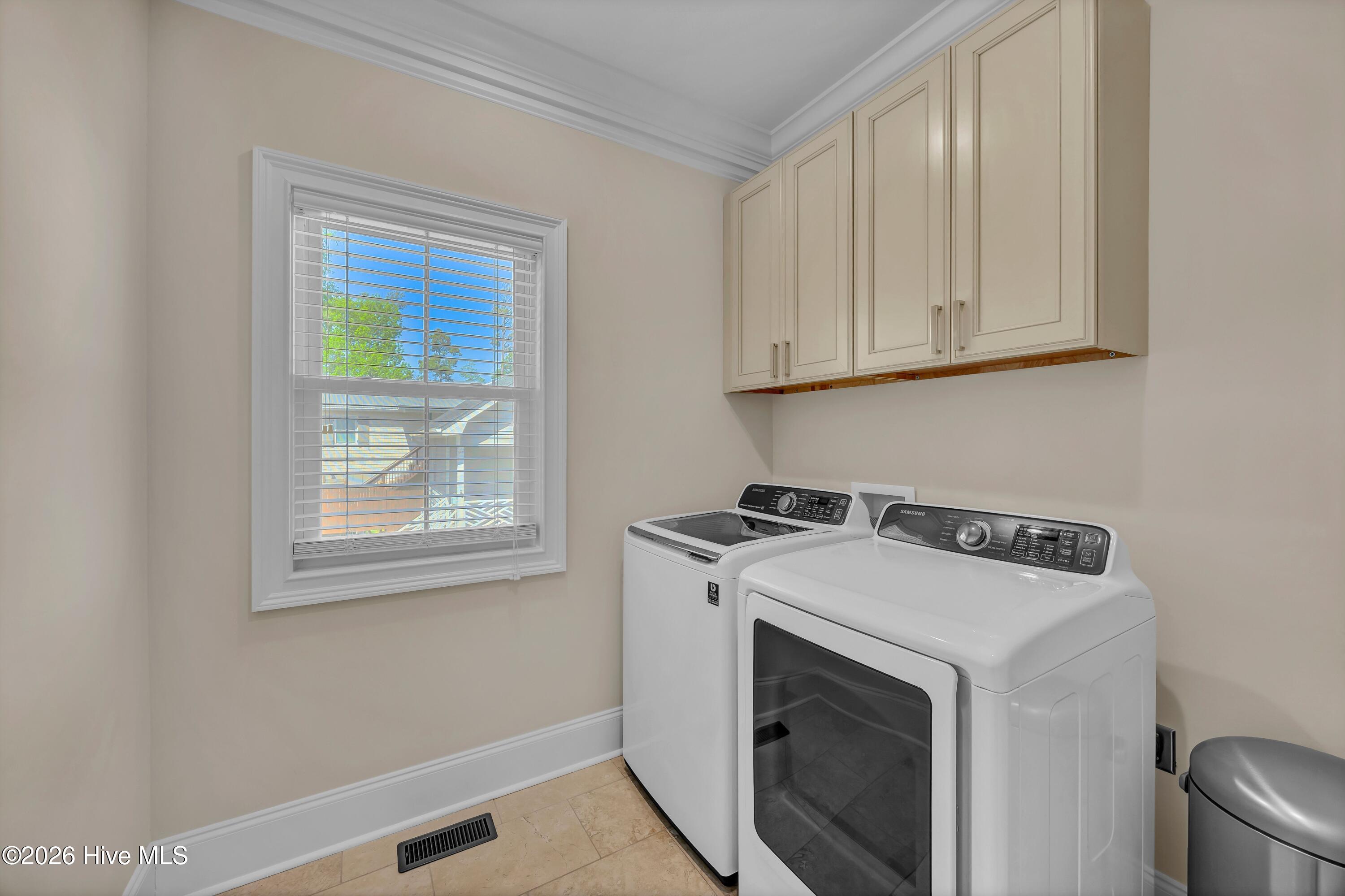 100569369 | Photo 39