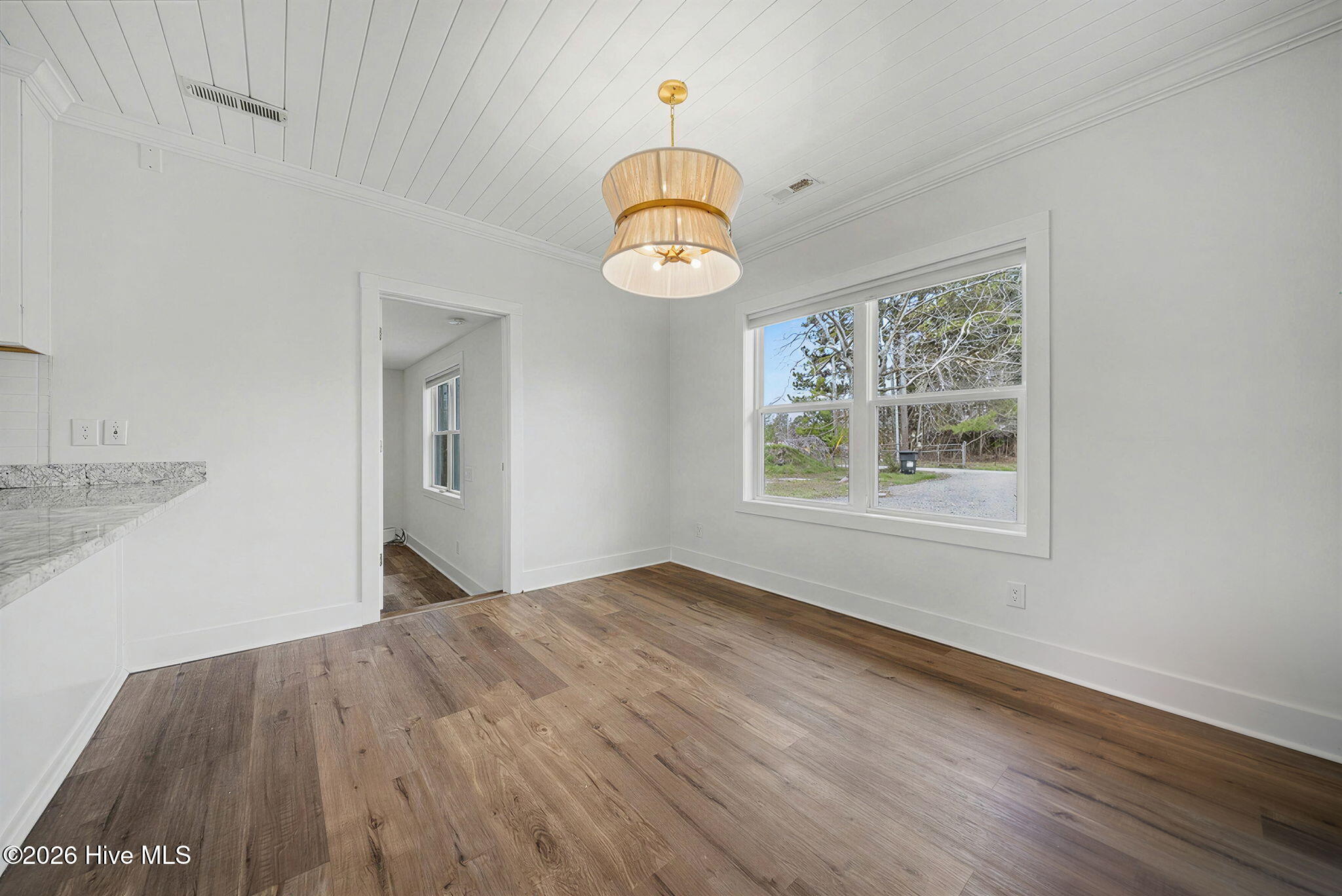 100564194 | Photo 52