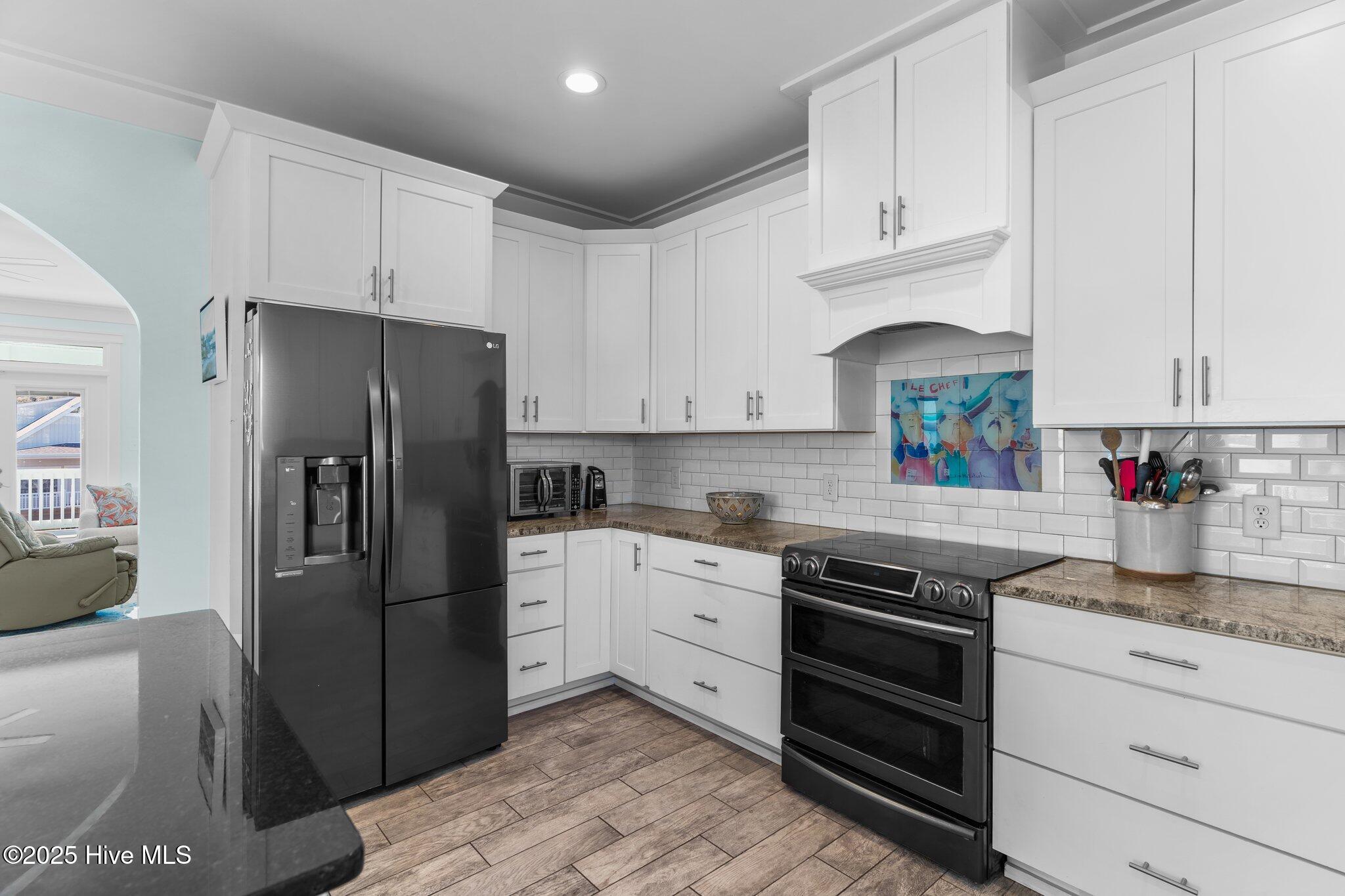 100516737 | Photo 24