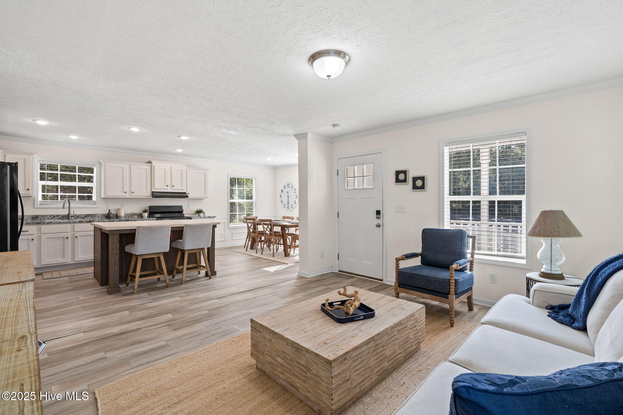 100542585 | Photo 12