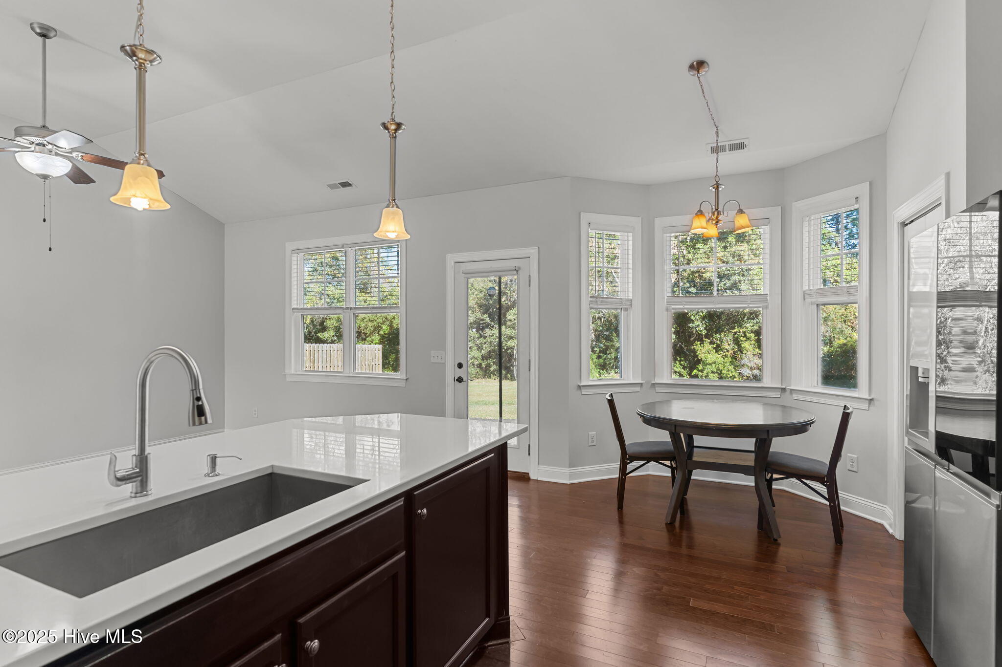 100537665 | Photo 15