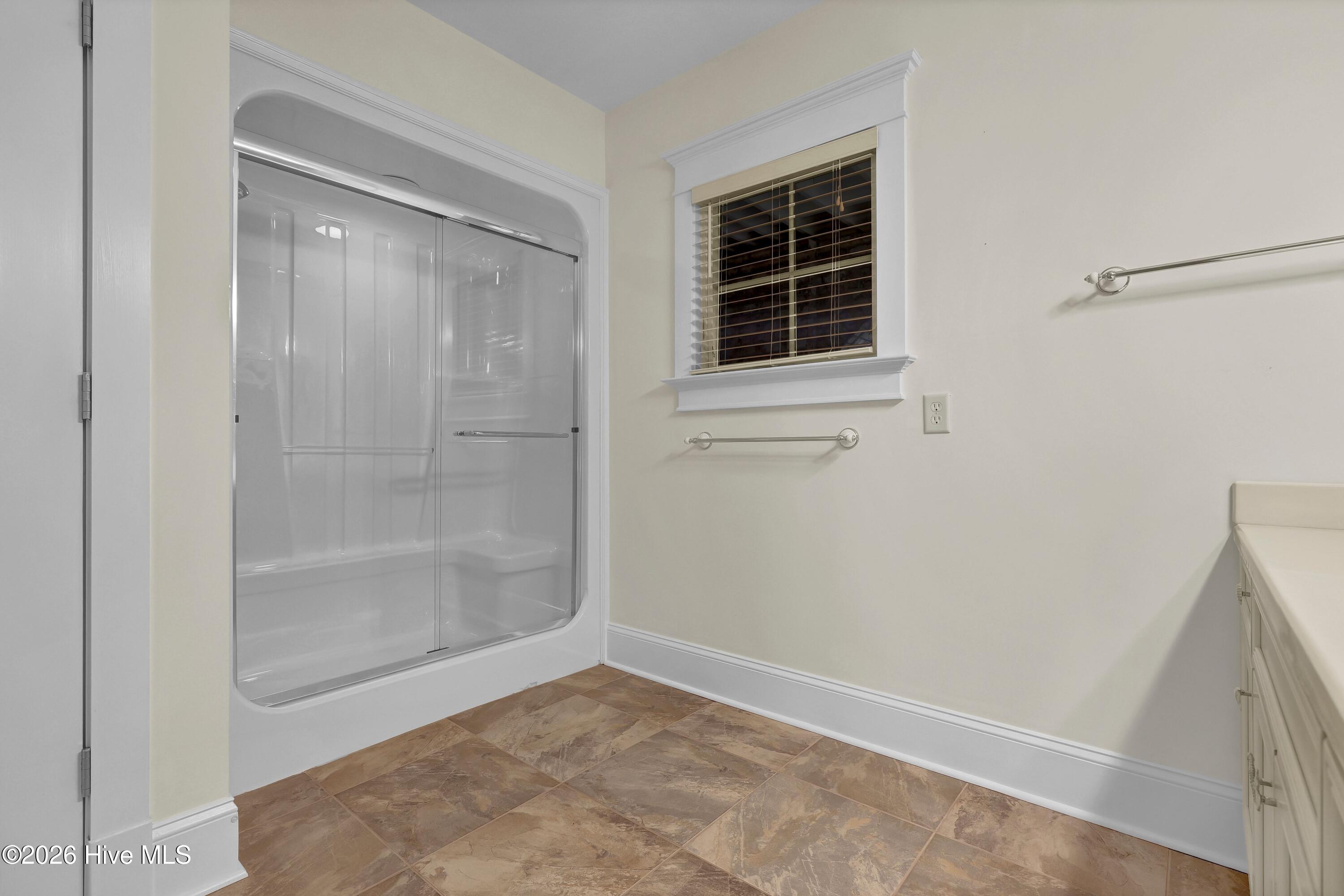 100569484 | Photo 72