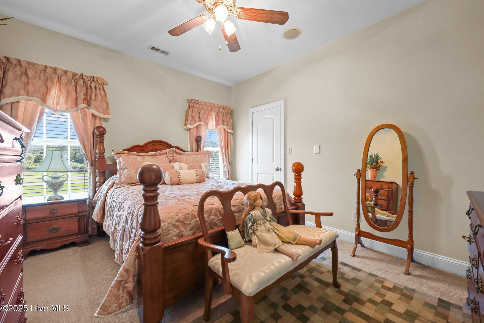 100529119 | Photo 43