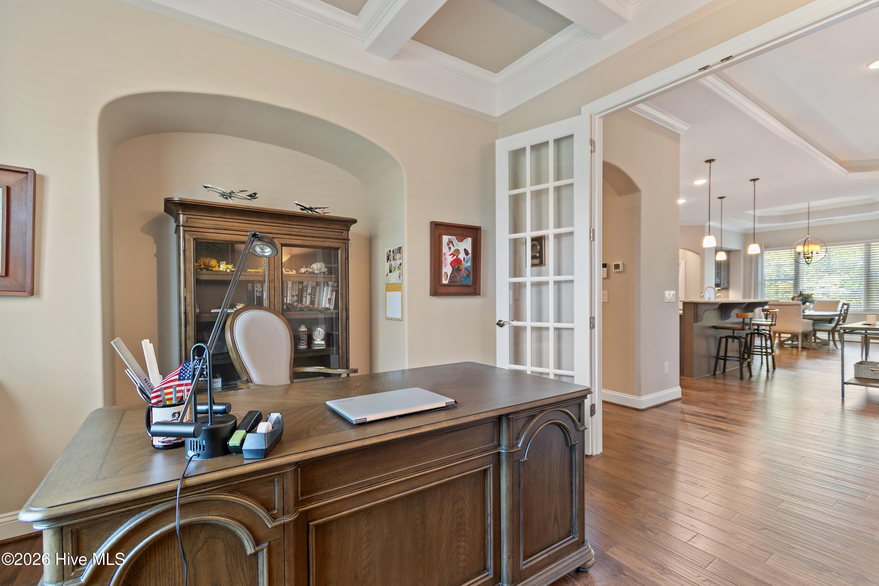 100568990 | Photo 33