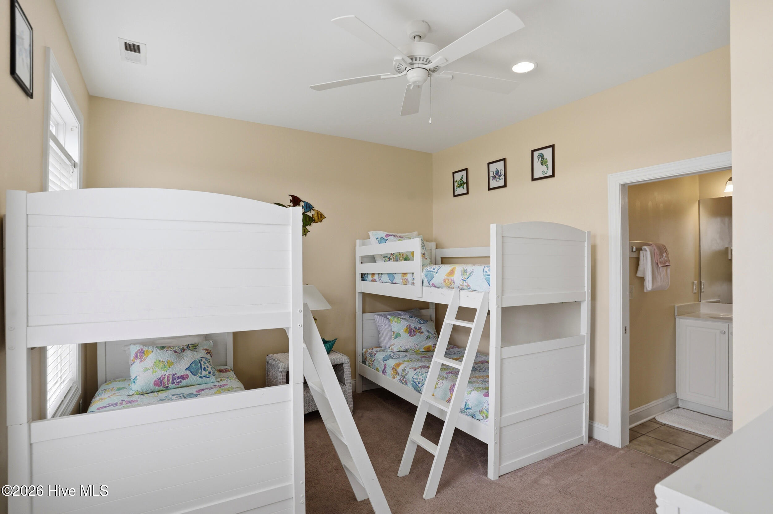 100566063 | Photo 35