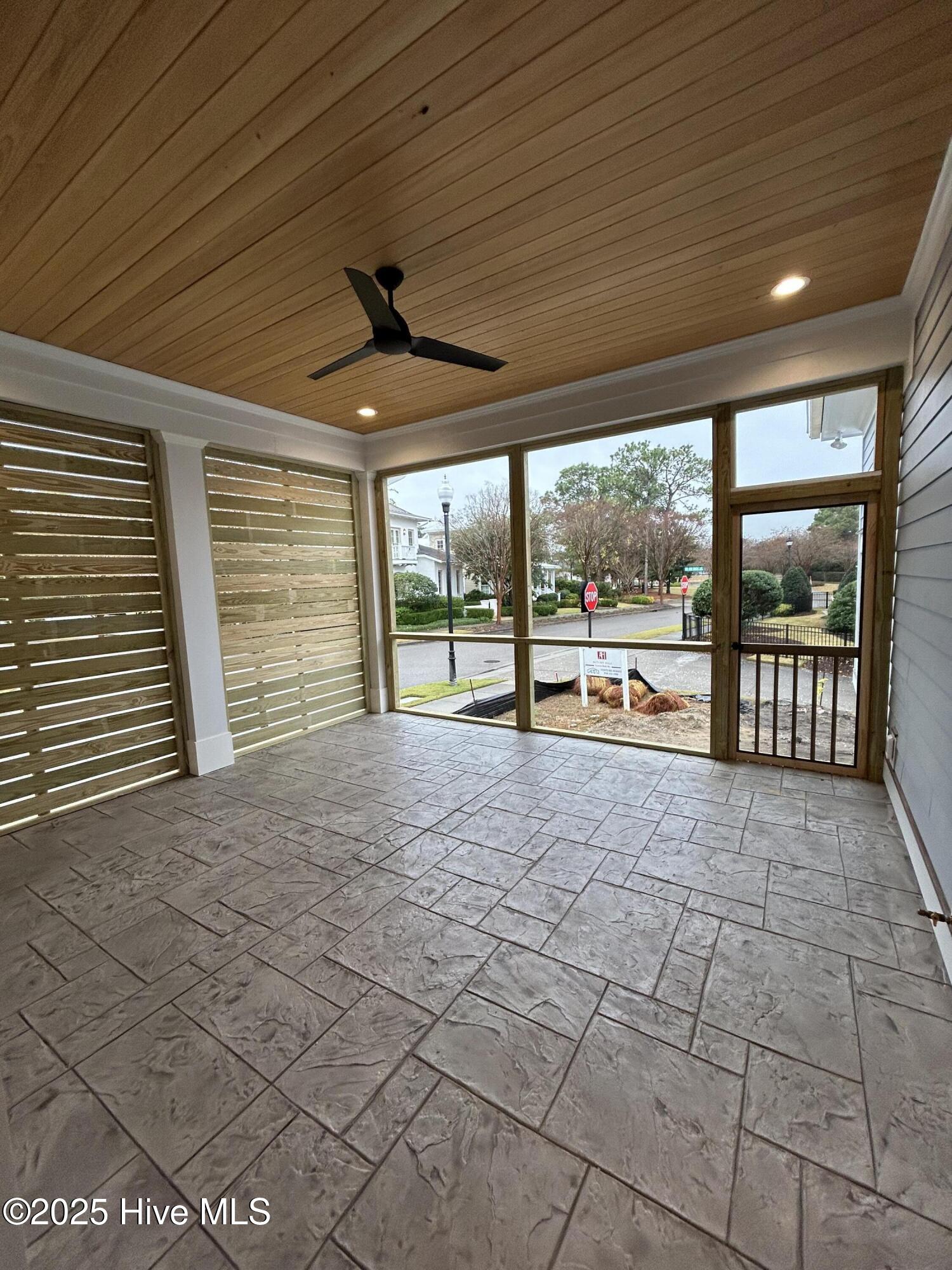 100531087 | Photo 17