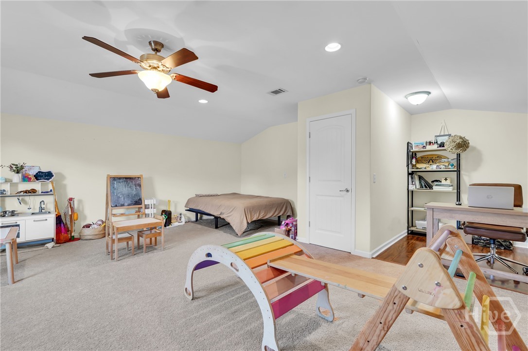 13 Twin Oaks Place