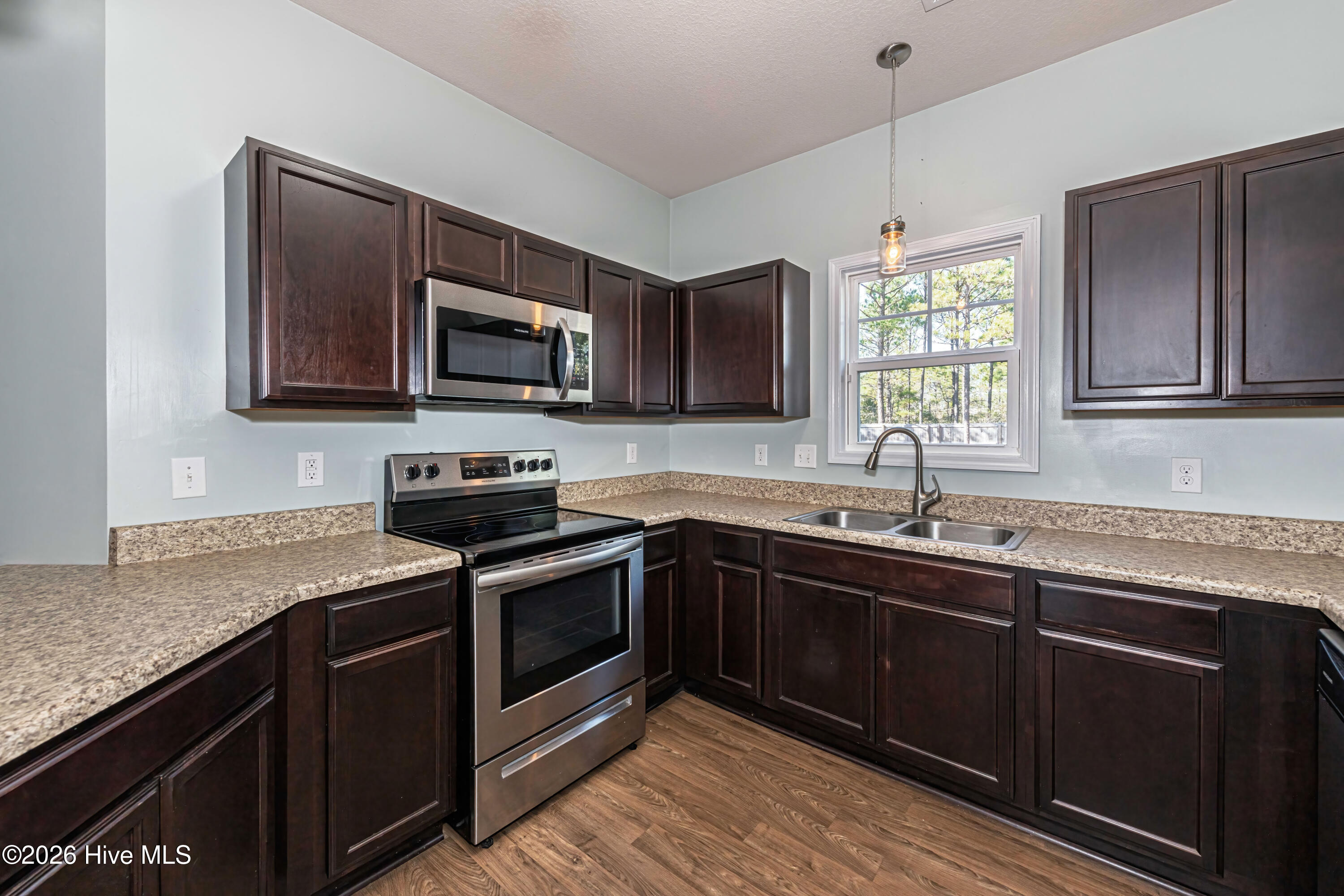 100567221 | Photo 13