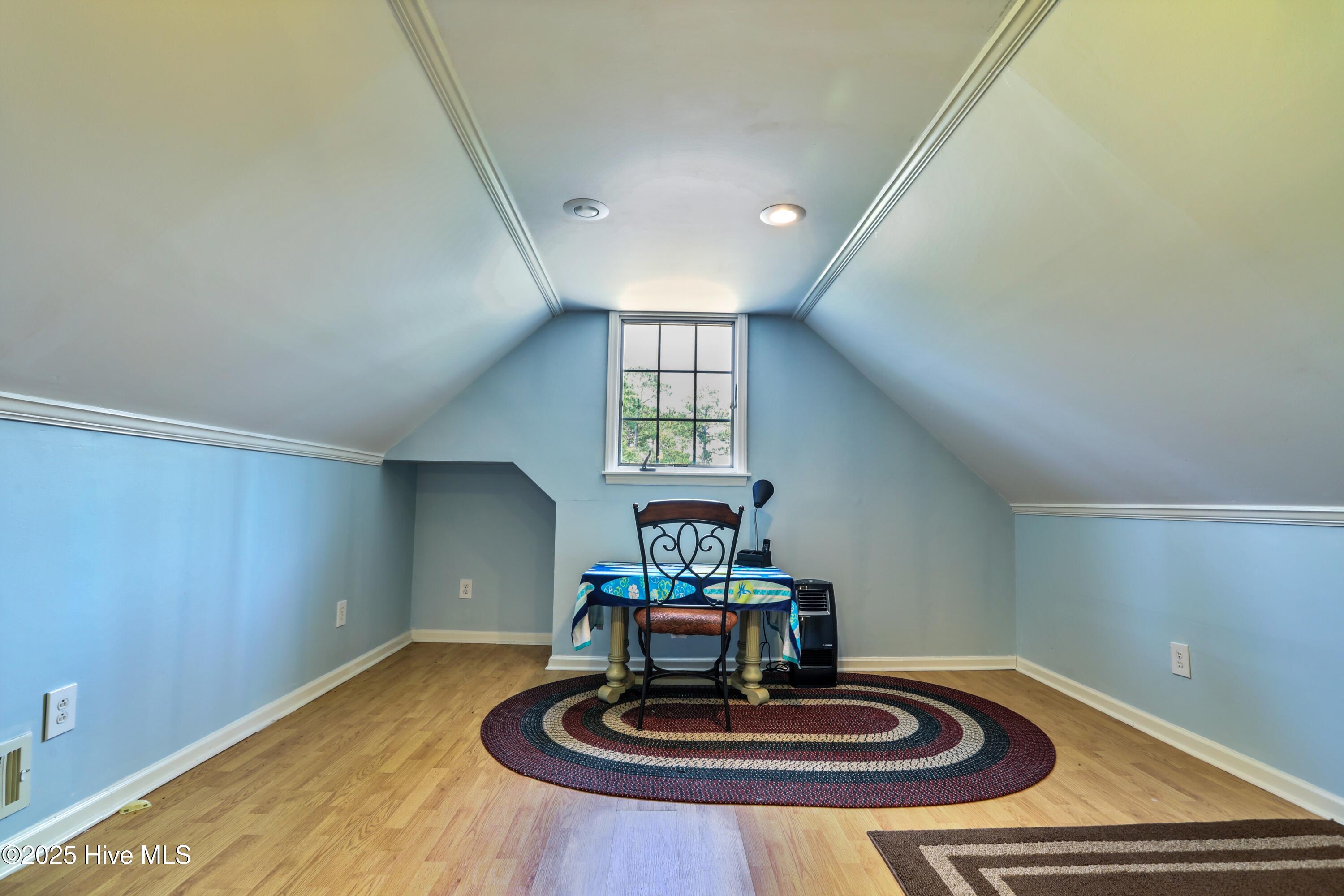 100511147 | Photo 23