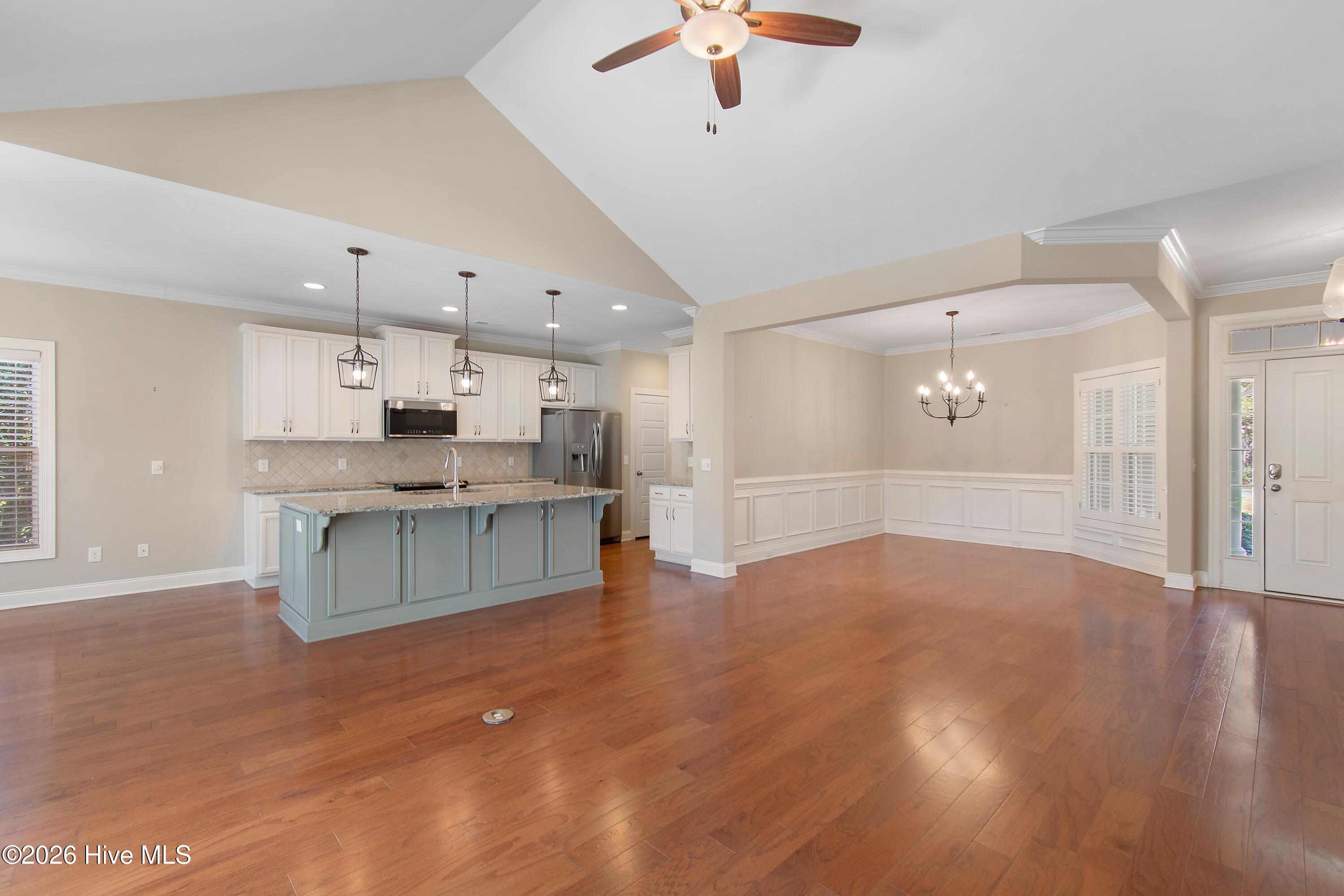 100563713 | Photo 13