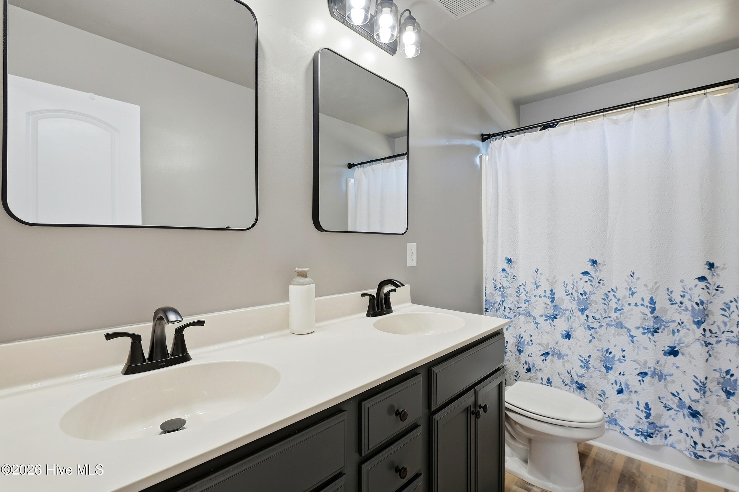 100555090 | Photo 25