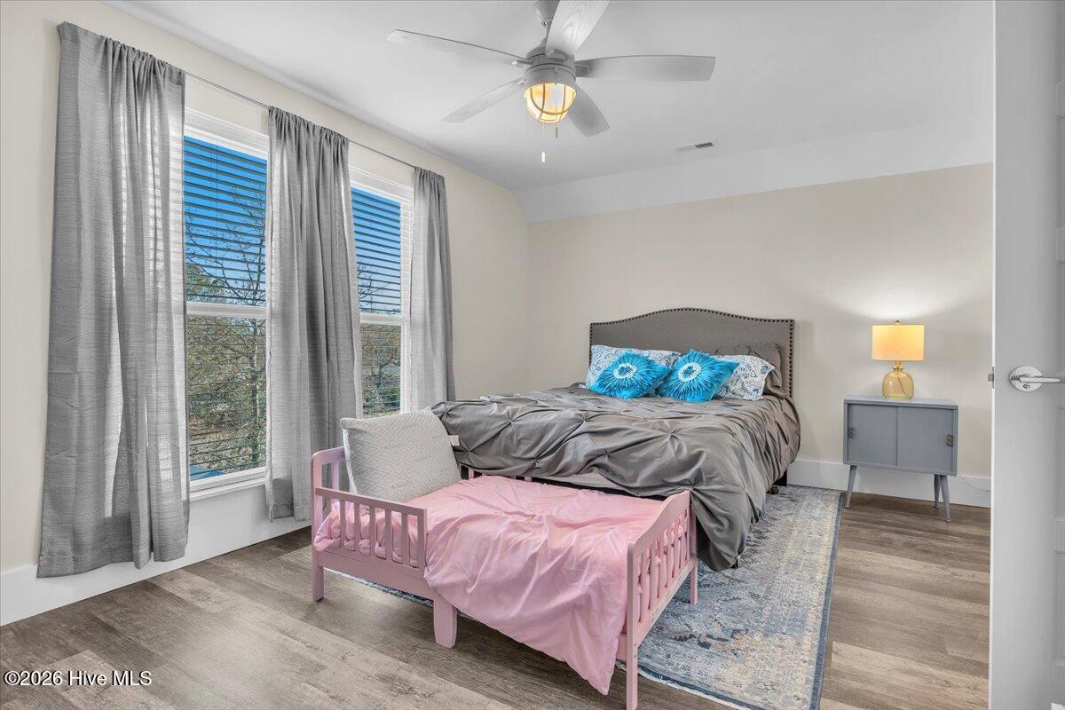 100550591 | Photo 46