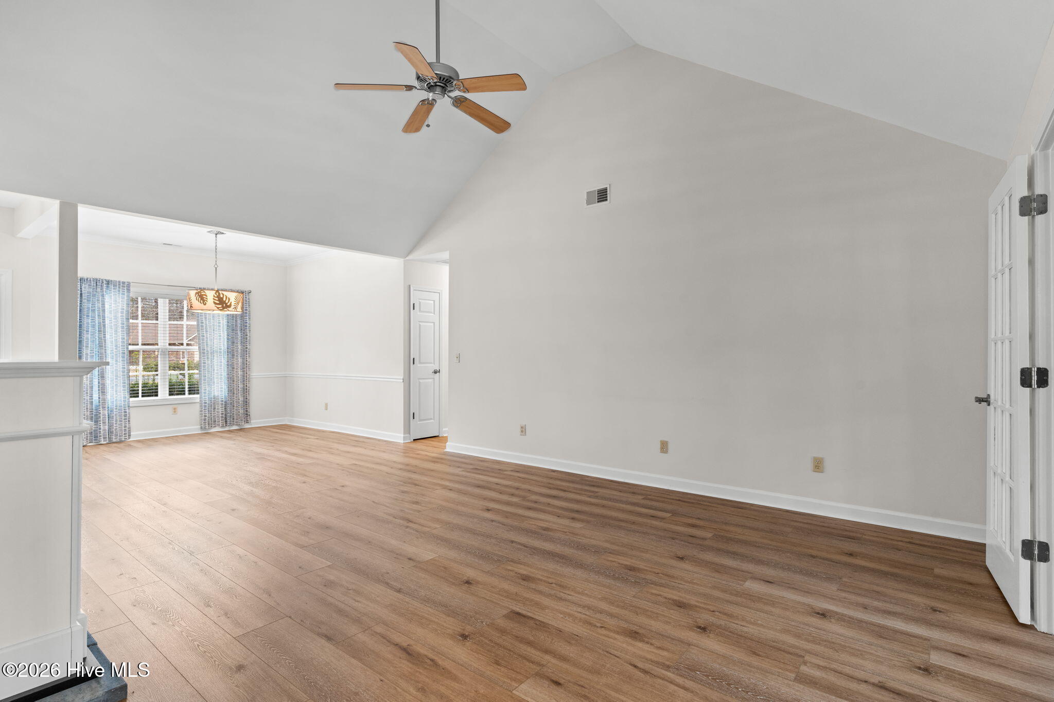 100549581 | Photo 12