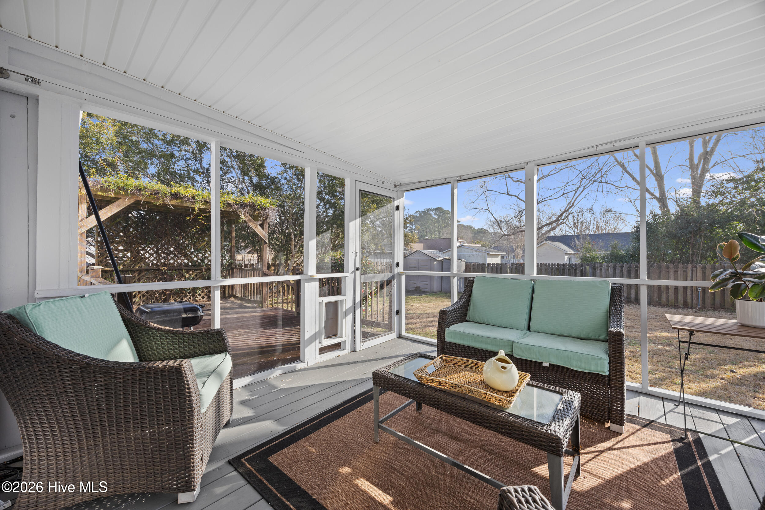 100547989 | Photo 32