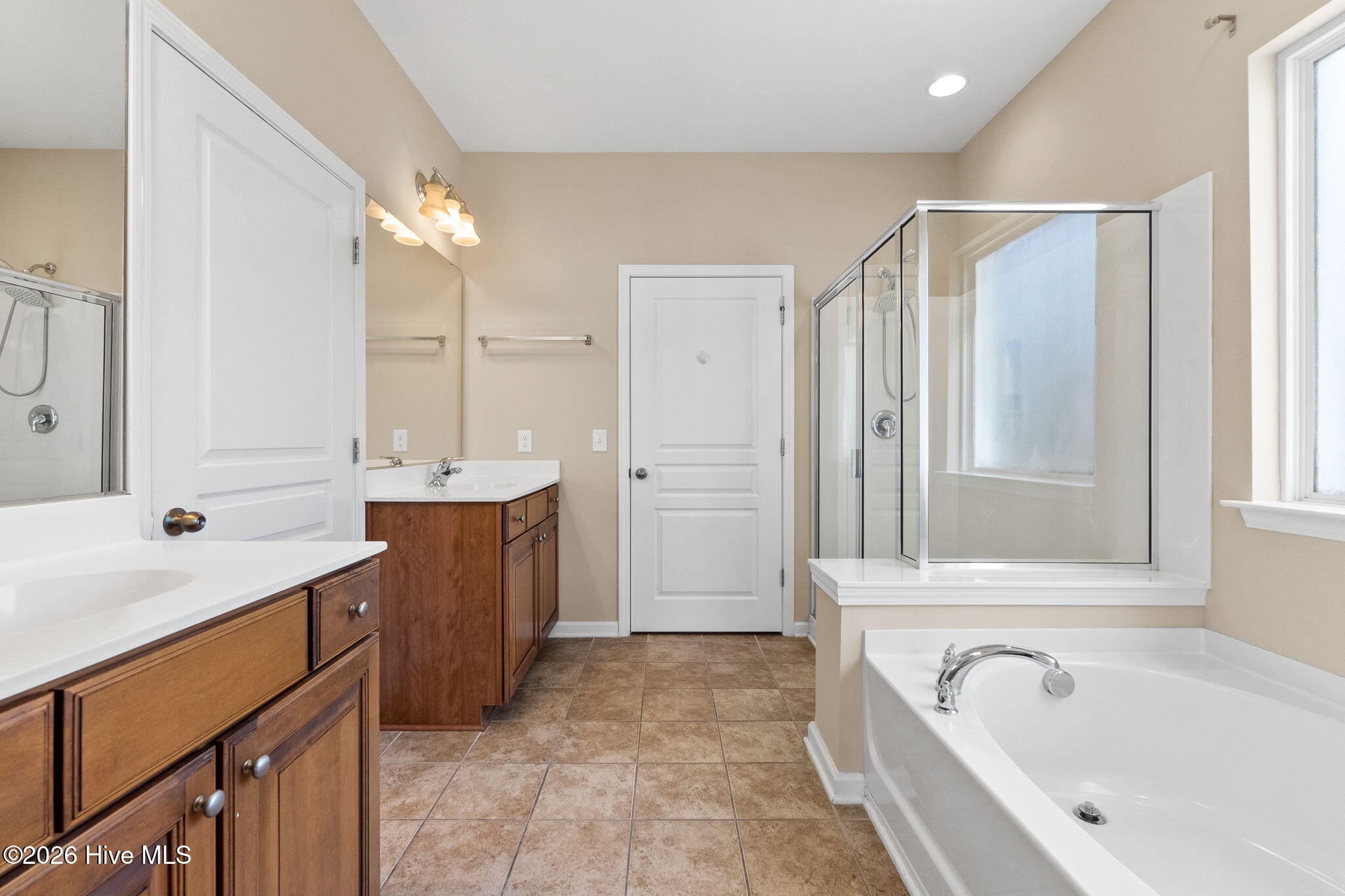 100561861 | Photo 29