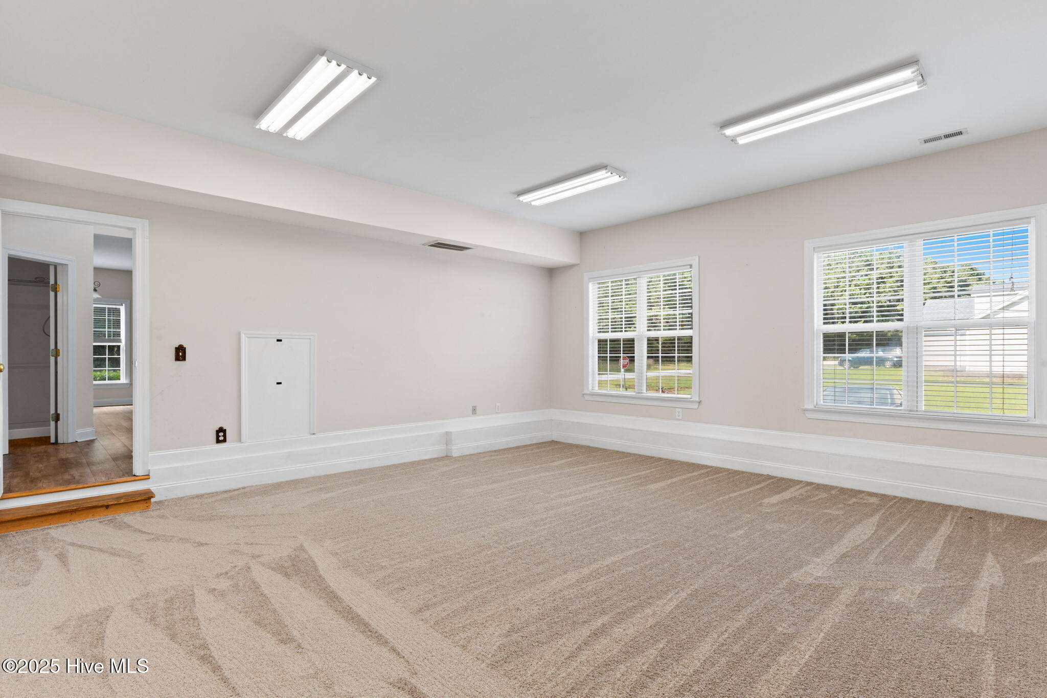 100532081 | Photo 25