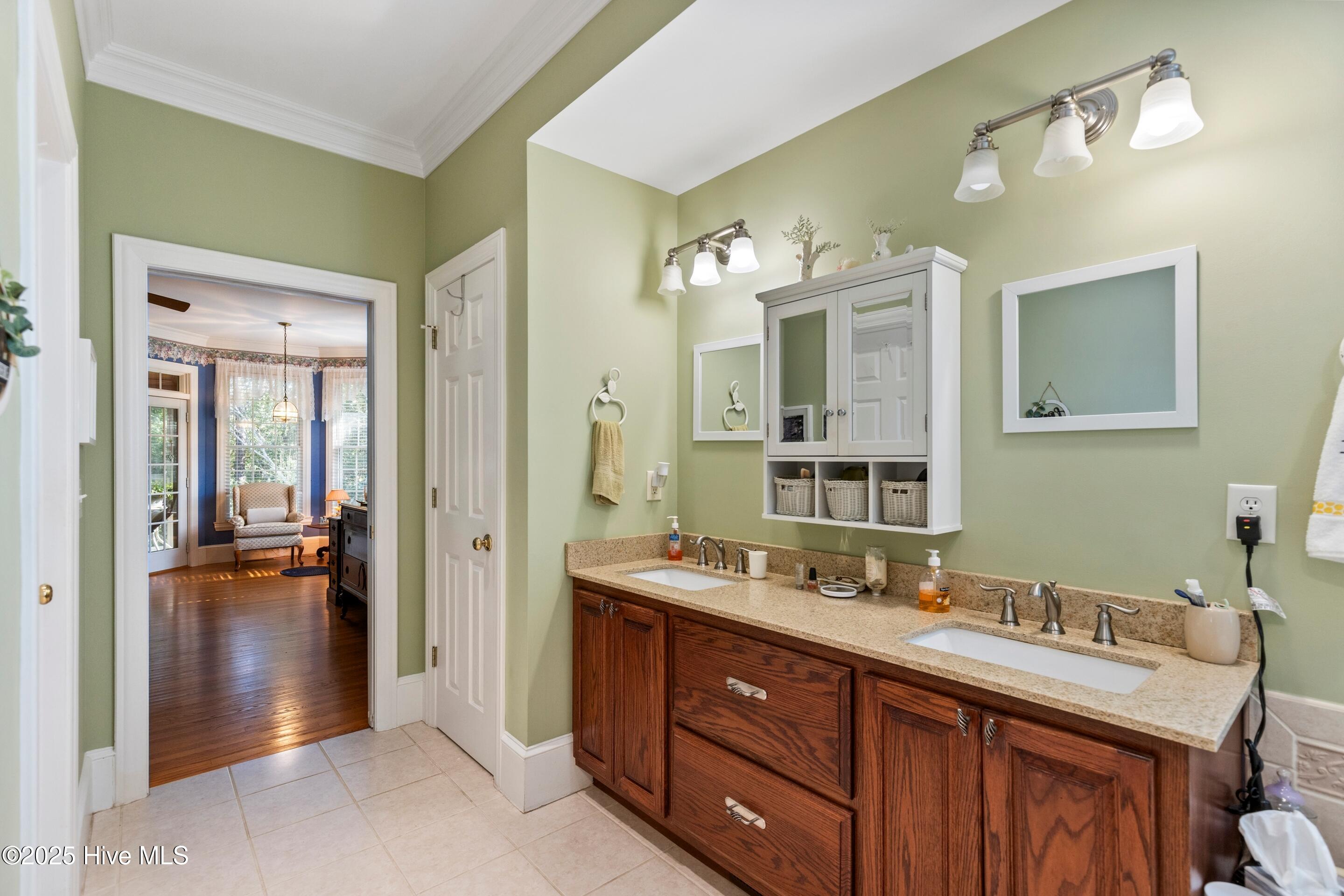 100536994 | Photo 24