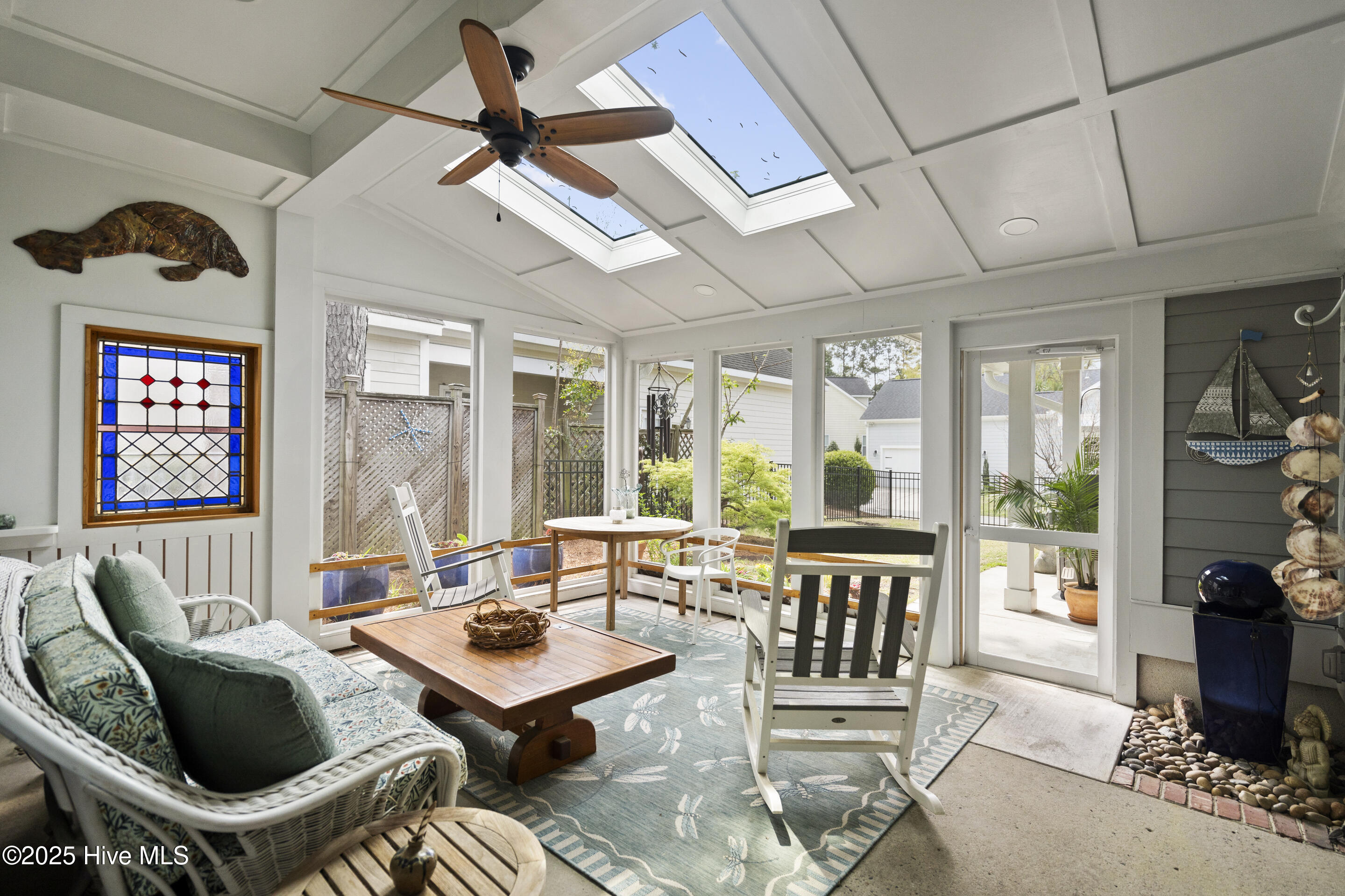 100545789 | Photo 38