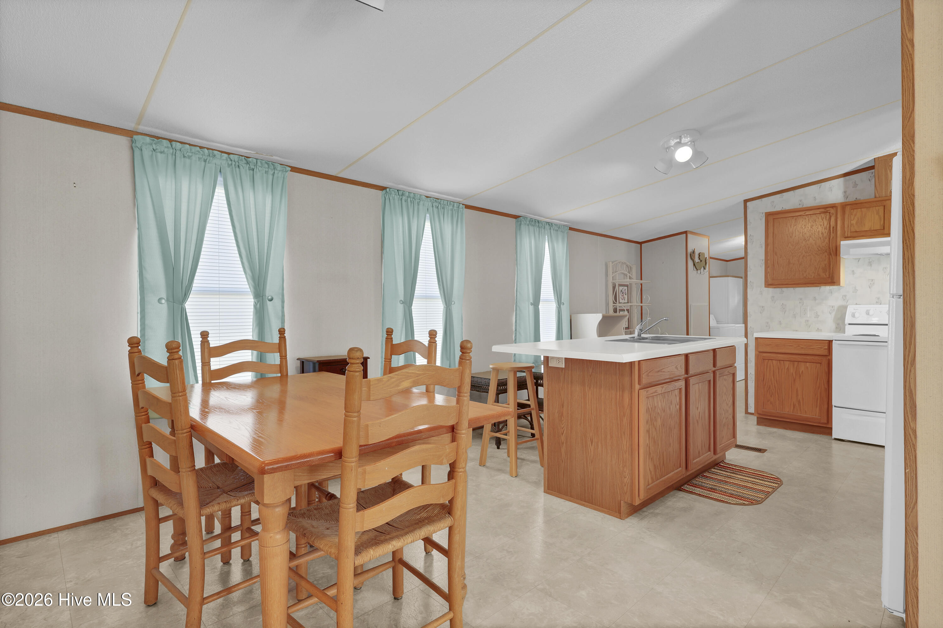 100564318 | Photo 11