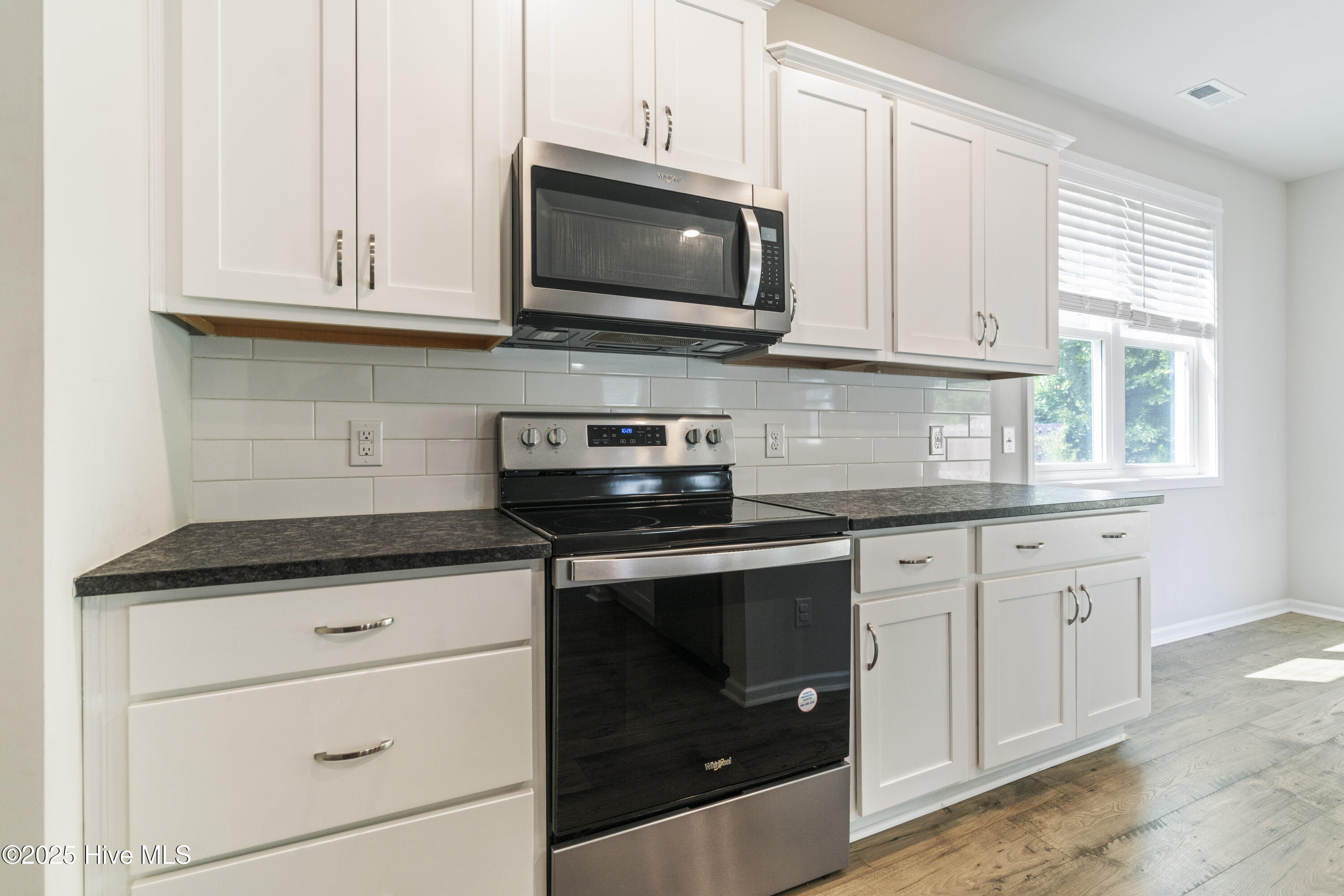 100516563 | Photo 17