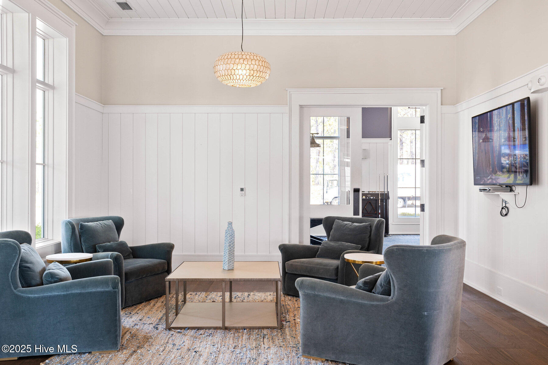 100547714 | Photo 69