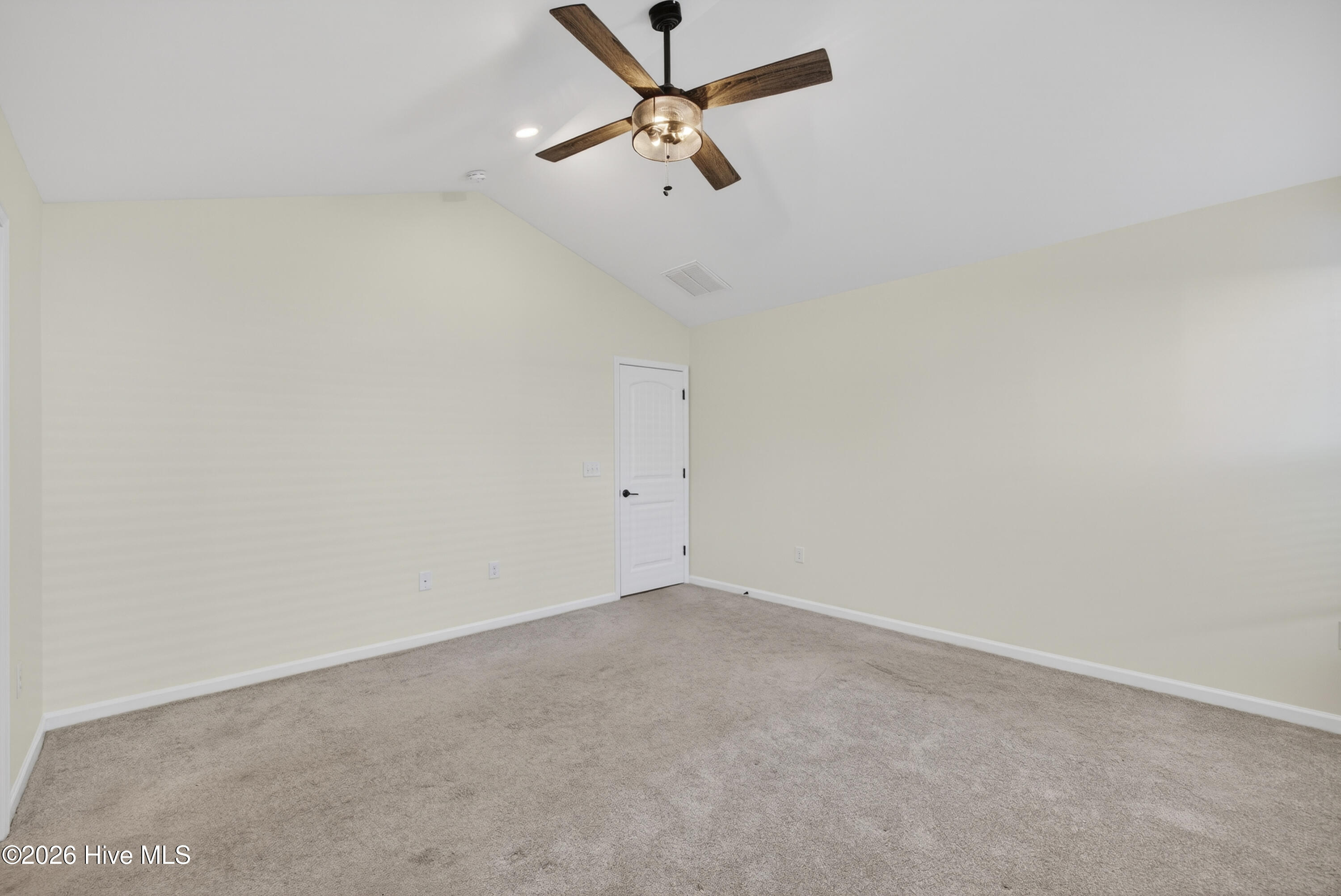 100553083 | Photo 19