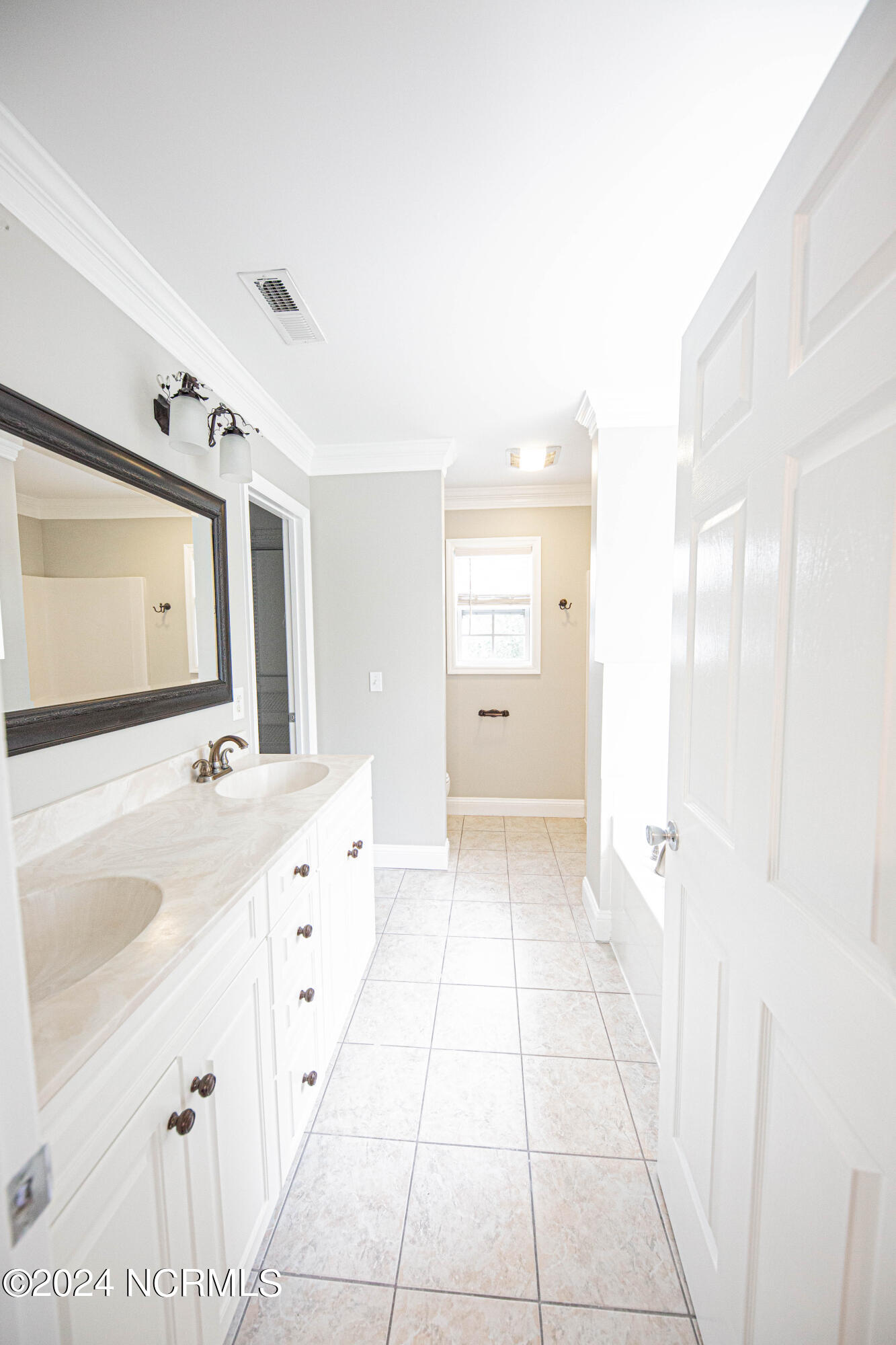 100566053 | Photo 32