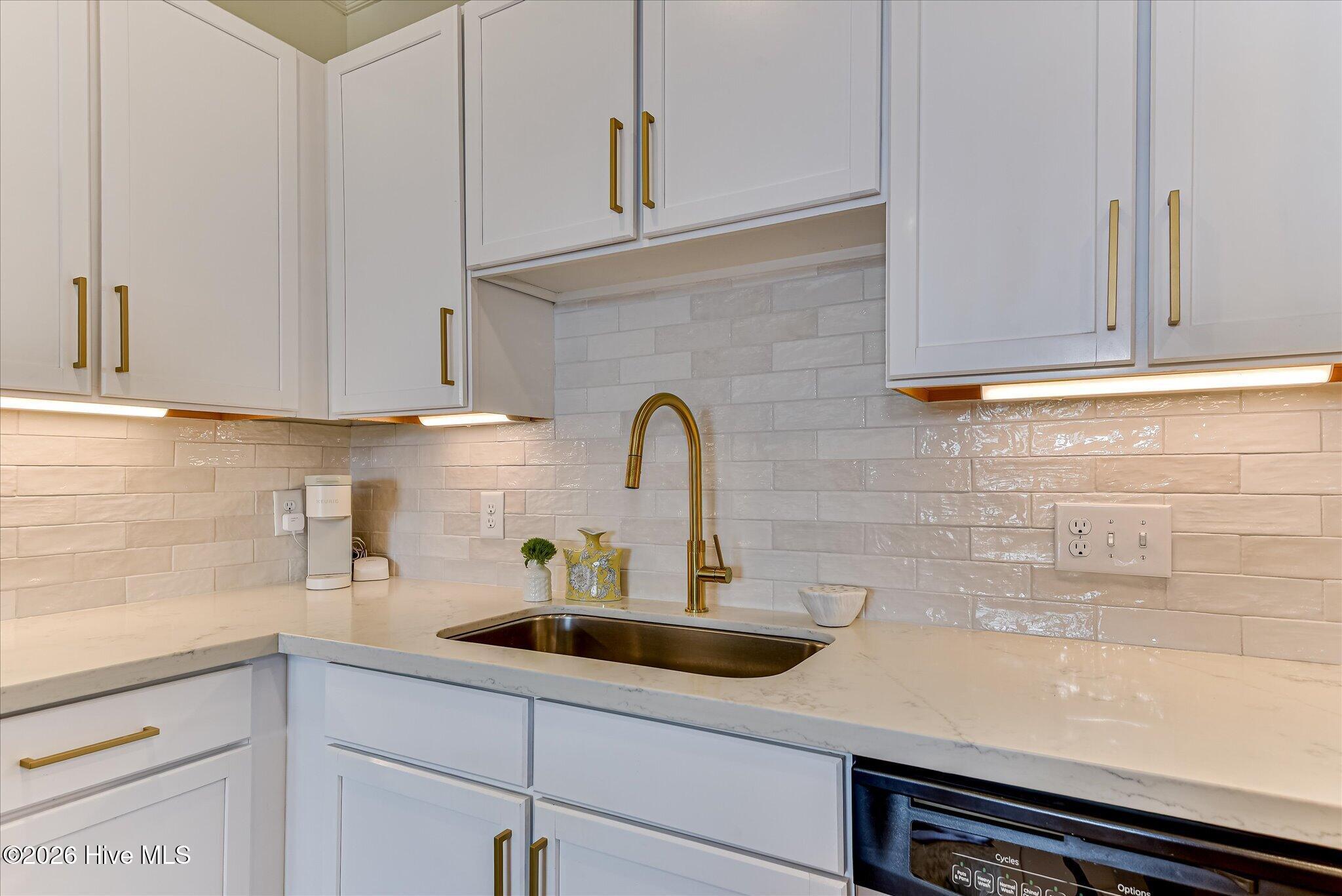 Model Unit Kitchen