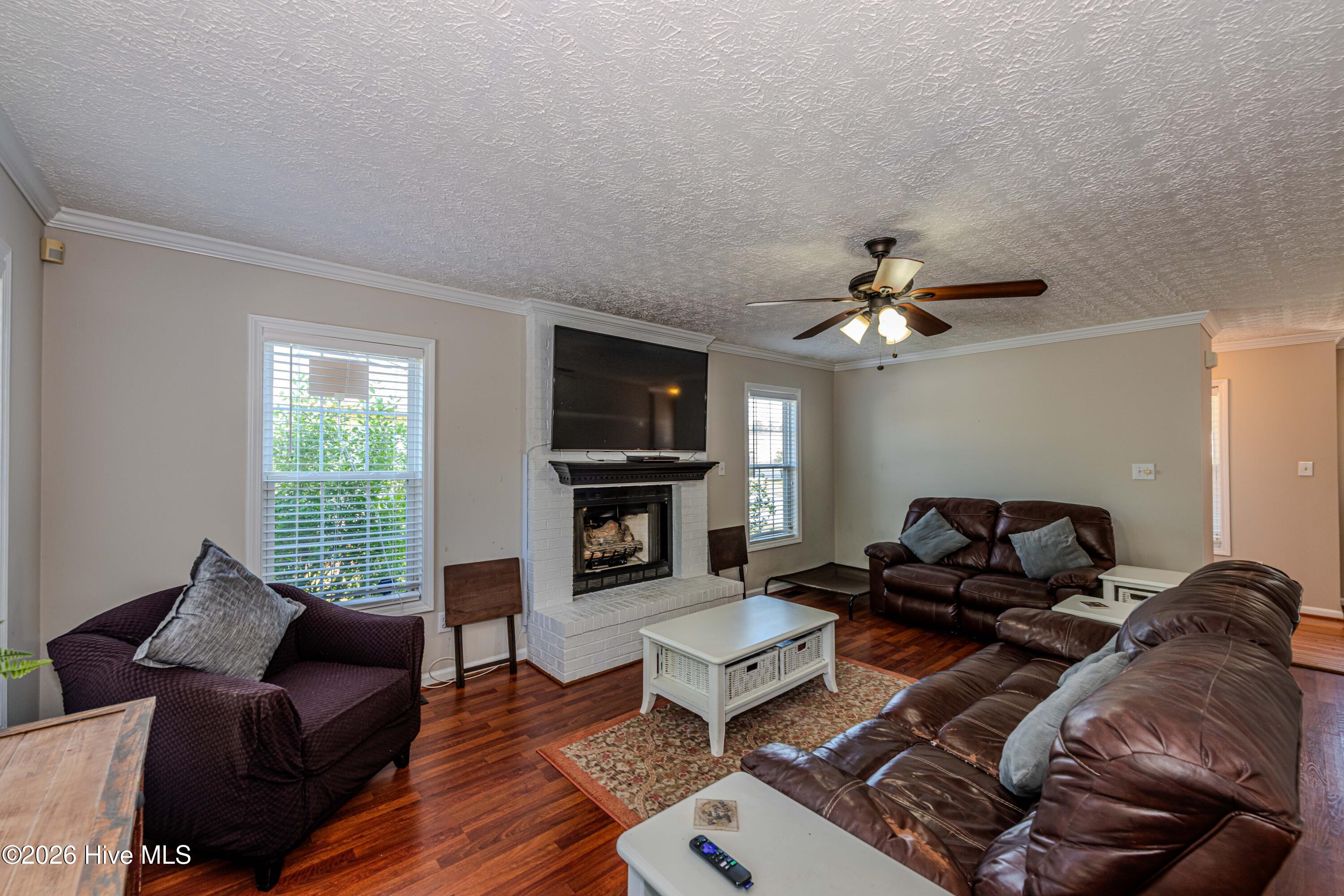 100569182 | Photo 11