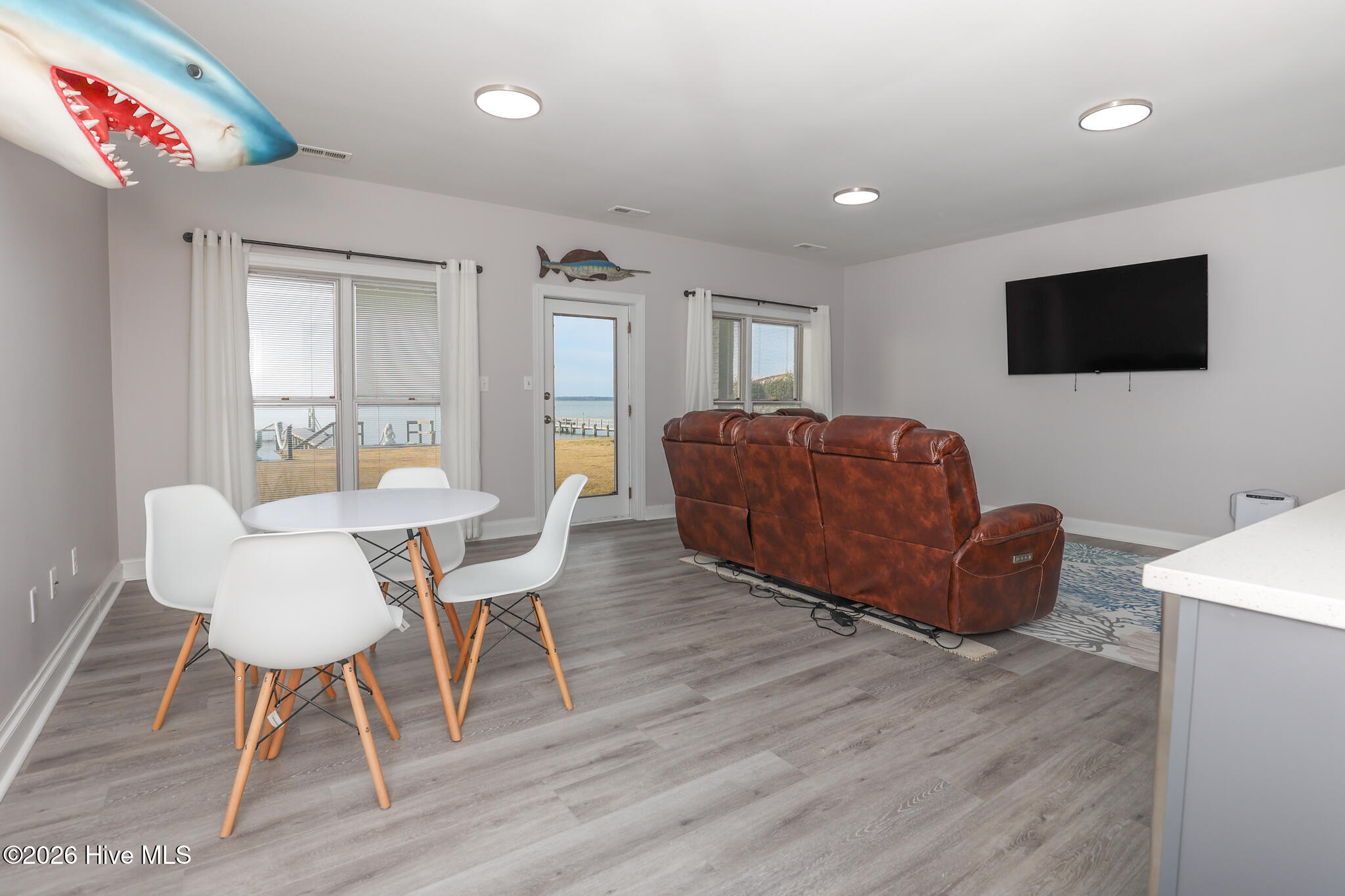 100556044 | Photo 54