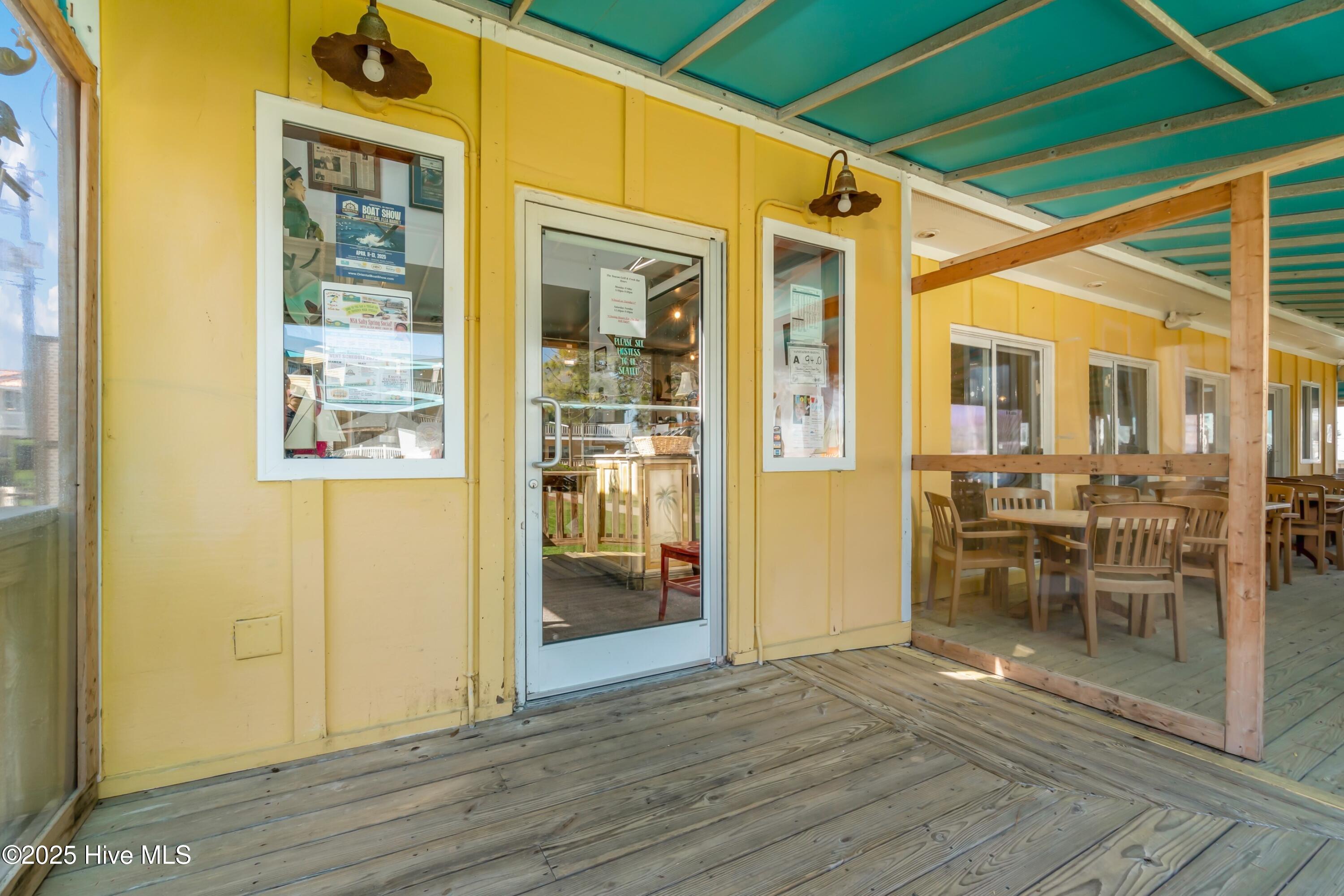 303 South Avenue,Oriental