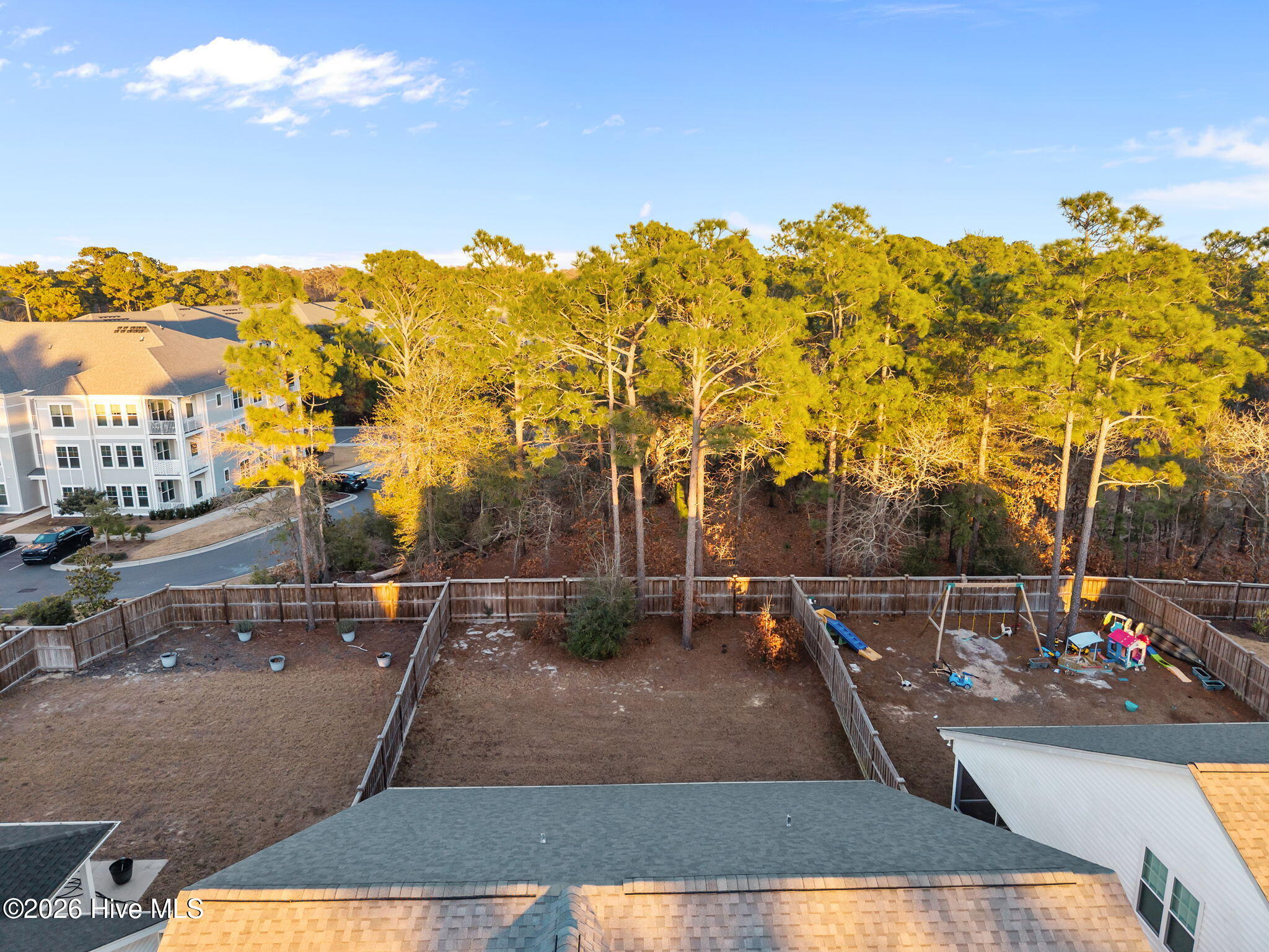 100548771 | Photo 41