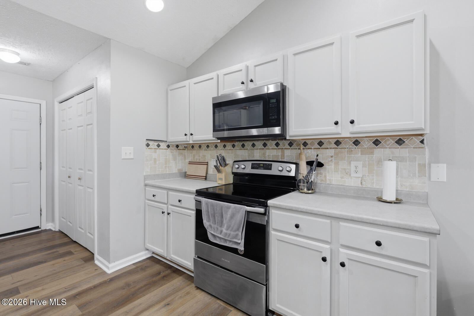 100568997 | Photo 10