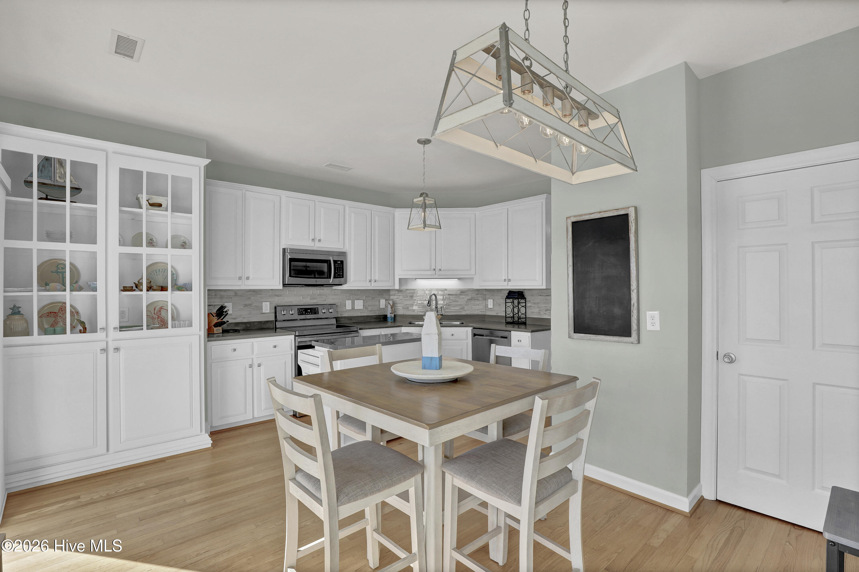 100550278 | Photo 15