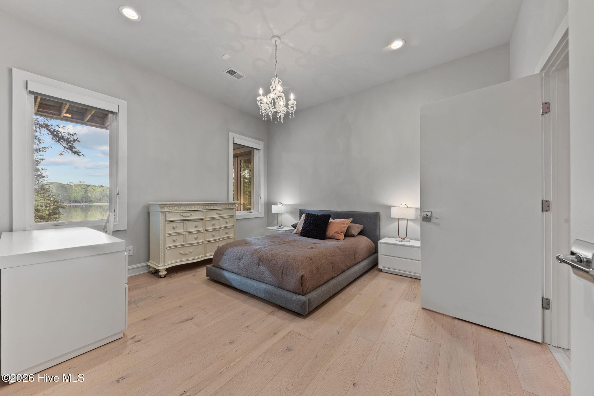 Lower Level En Suite Bedroom #1