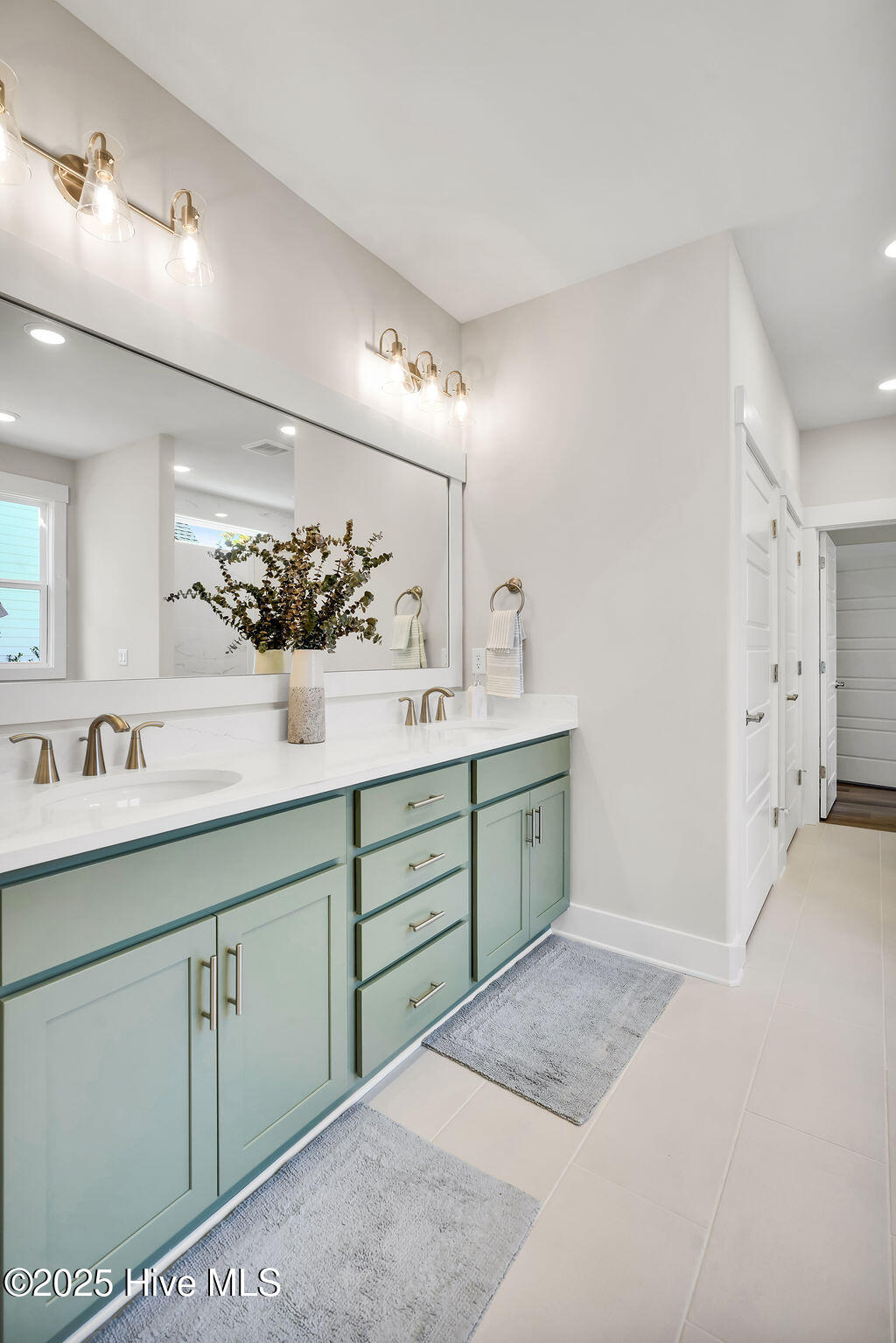 100529674 | Photo 93