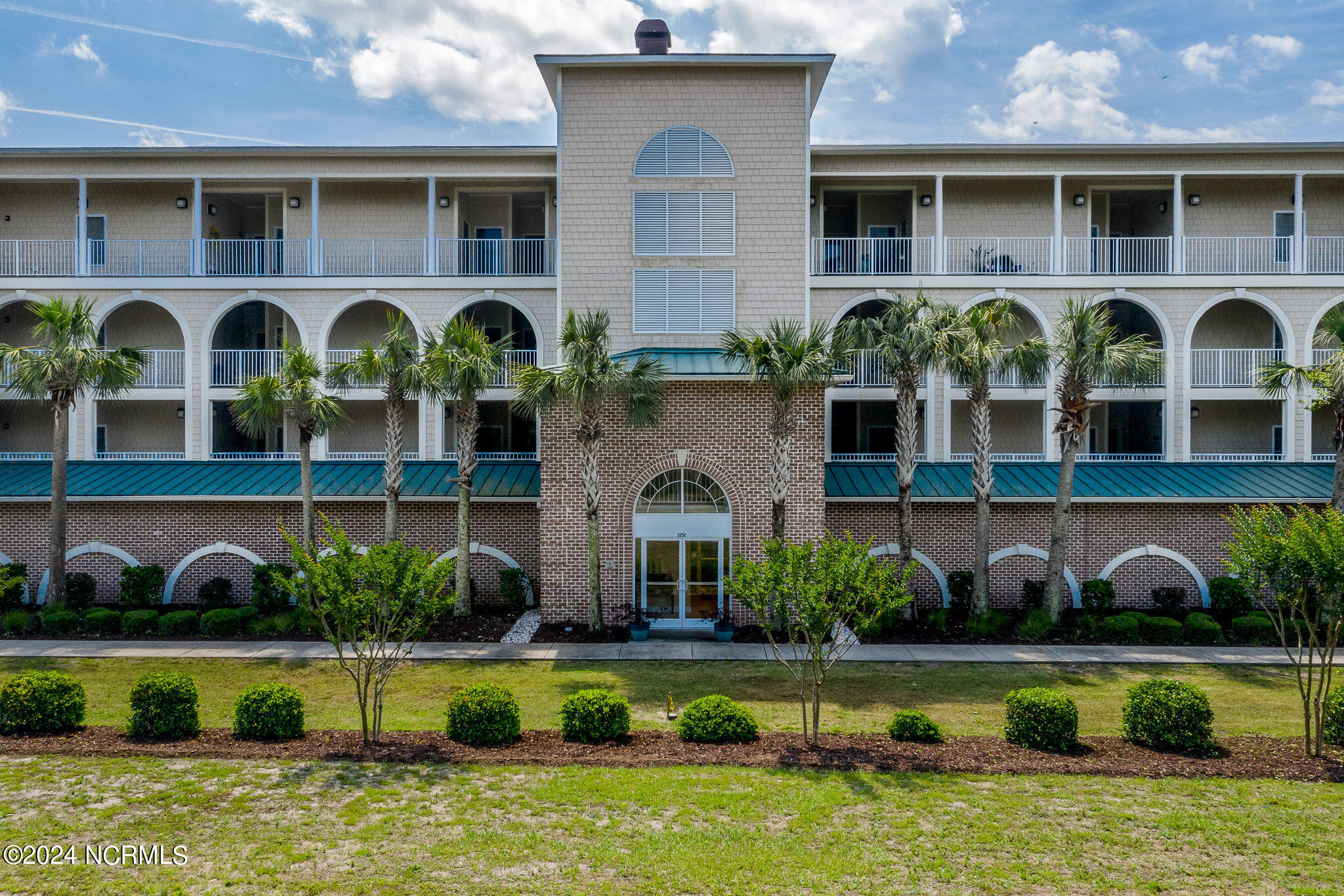 100453828 | Photo 45