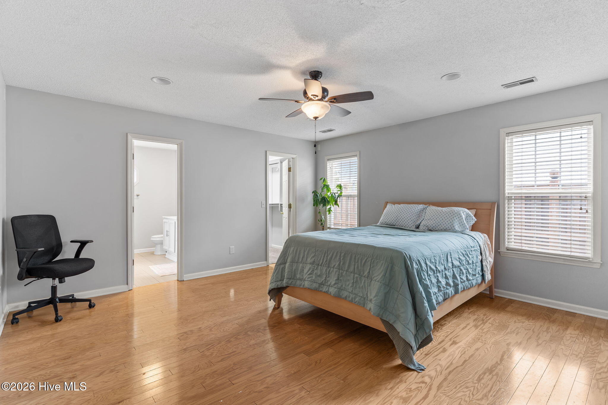 100569339 | Photo 27