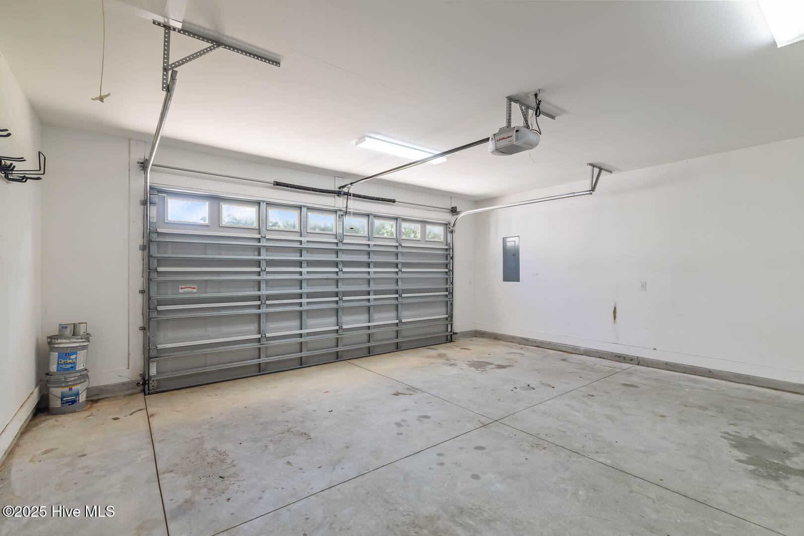 100535399 | Photo 38