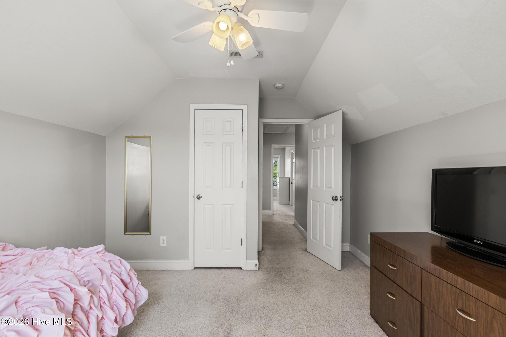 100566886 | Photo 33